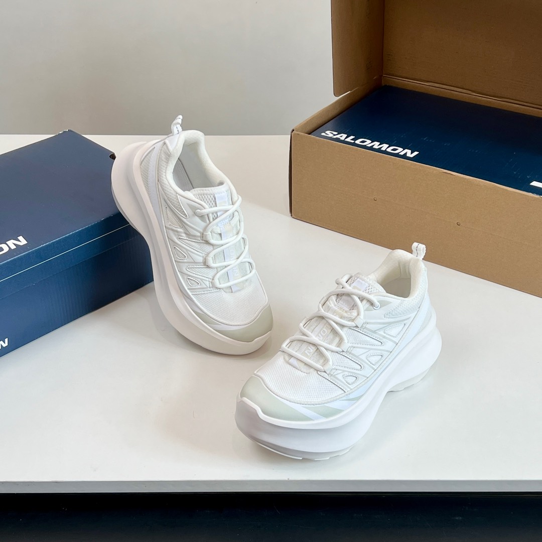 NO:232621,【High version】 (equipped with airplane box) CDG x Salomon Co-branded XT-6 series Heightened thick sole casual sneakers Co-branded shoes are still in a simple black and white color scheme, and the brand words on the shoe also reflect the minimalist design style. With the Contagrip rubber thick sole design, the reinterpreted upper part replaces the previous drawstring shoelaces with Pulsar Advanced sole cover outline, and is decorated with details such as mesh, tear-resistant upper, waterproof rubber strips and nylon pull rings. Fabric: Original custom imported technology fabric Inner: Original imported breathable mesh Outsole: Original mold-opening ultra-light foaming material Sole thickness: 6.5CM Size35-40 (  40 customized products without return), casual shoes/sports shoes, Dolce & Gabbana, sneakers19860909【高版本】（配有飞机盒） CDG x Salomon 萨洛蒙 联名款XT-6 系列 增高厚底休闲运动鞋 联名鞋款依旧是黑白简约配色,鞋身上的品牌字样也体现出极简主义的设计风格 搭配Contagrip 橡胶厚底鞋底设计,重新演绎的鞋面部分则以Pulsar Advanced袜套式轮廓替换了之前抽绳鞋带 并饰有网眼、抗撕裂材质鞋面、防水胶条以及尼龙拉环等细节 面料: 原版定制进口科技面料 内里: 原版进口透气网里 大底: 原版开模超轻发泡材 底厚: 6.5CM Size35-40（ 40订做不退换）,休闲鞋/运动鞋,Dolce&Gabbana,sneakers,Women's Shoes