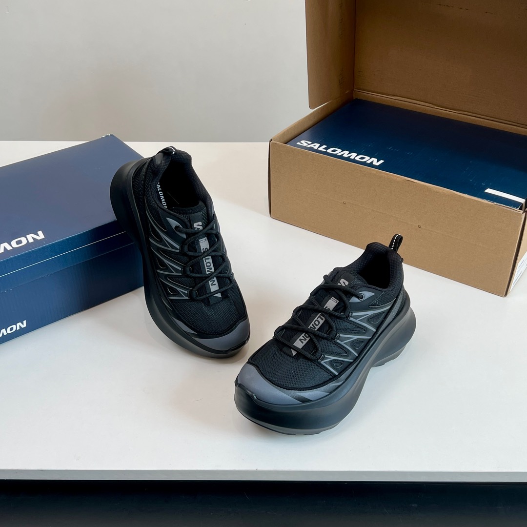 NO:232625,【High version】 (equipped with airplane box) CDG x Salomon Co-branded XT-6 series Heightened thick sole casual sneakers Co-branded shoes are still in a simple black and white color scheme, and the brand words on the shoe also reflect the minimalist design style. With the Contagrip rubber thick sole design, the reinterpreted upper part replaces the previous drawstring shoelaces with Pulsar Advanced sole cover outline, and is decorated with details such as mesh, tear-resistant upper, waterproof rubber strips and nylon pull rings. Fabric: Original custom imported technology fabric Inner: Original imported breathable mesh Outsole: Original mold-opening ultra-light foaming material Sole thickness: 6.5CM Size35-40 (  40 customized products without return), casual shoes/sports shoes, Dolce & Gabbana, sneakers19860909【高版本】（配有飞机盒） CDG x Salomon 萨洛蒙 联名款XT-6 系列 增高厚底休闲运动鞋 联名鞋款依旧是黑白简约配色,鞋身上的品牌字样也体现出极简主义的设计风格 搭配Contagrip 橡胶厚底鞋底设计,重新演绎的鞋面部分则以Pulsar Advanced袜套式轮廓替换了之前抽绳鞋带 并饰有网眼、抗撕裂材质鞋面、防水胶条以及尼龙拉环等细节 面料: 原版定制进口科技面料 内里: 原版进口透气网里 大底: 原版开模超轻发泡材 底厚: 6.5CM Size35-40（ 40订做不退换）,休闲鞋/运动鞋,Dolce&Gabbana,sneakers,Women's Shoes