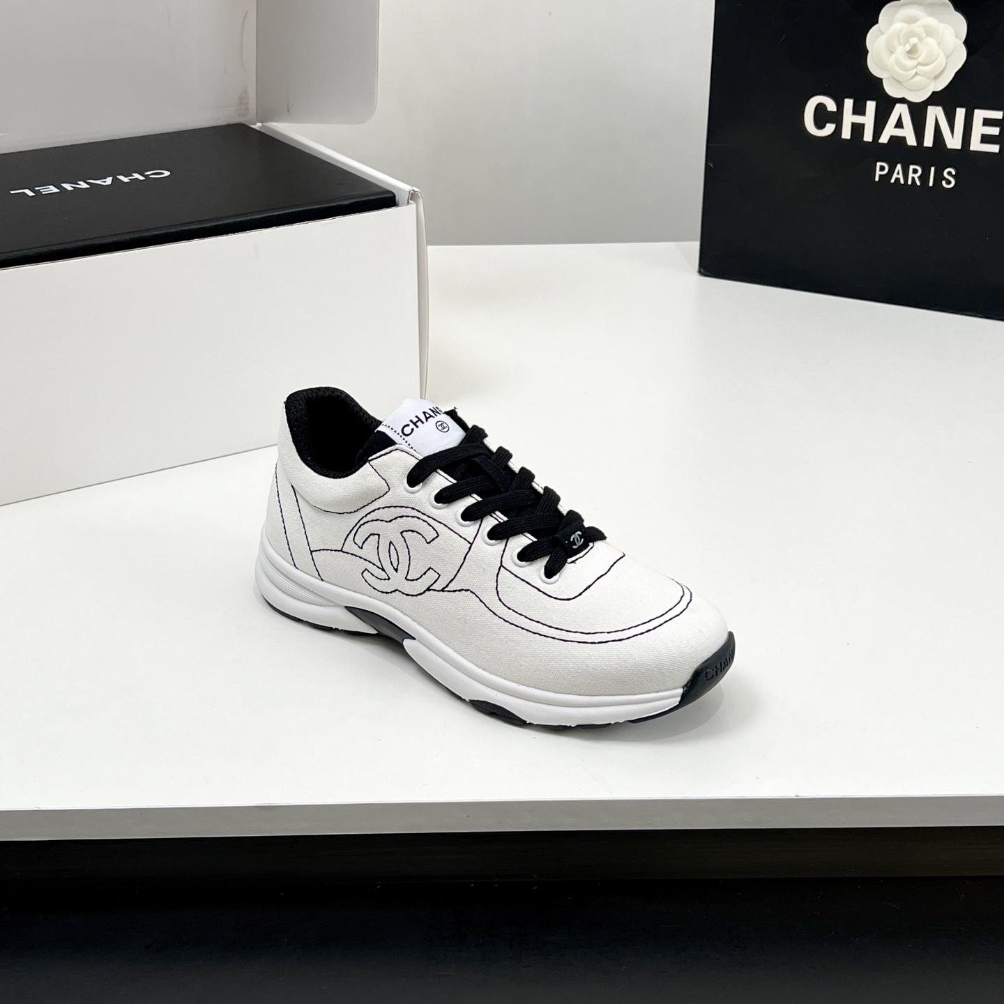 NO:416616,[Main recommendation] Factory runs Chanel Chanel 2025 latest series Canvas sneakers Original purchase and development Made goods Xiaoxiang C home Another super hit counter, the love of internet celebrity bloggers and ladies, various praises from social platforms, popular super high texture and breathable super spring and summer, seeing this issue can always evoke the girl's inner demands for fashion Latest suede material Classic black and white color matching Full of fashionable feeling on the feet Easy to take care of Fabric: Original custom canvas Inner original custom inner sole original mold opening TPU anti-slip sole 2.5CM thick sole 35-40 Delivery counter exquisite packaging, casual shoes/sports shoes, chanel, chanel, chanel, chanel, chanel, chanel, chanel, chanel, chanel, chamois leather19860909【主推款】厂出跑量 Chanel香奈儿2025最新系列 帆布运动鞋 原版购入开发 做货 小香 C家 专柜又一超级大爆款,网红博主小姐姐们的挚爱,社交平台的各种夸赞,人气超高质感透气超级春夏,看到这期总能唤起少女内心对时髦的诉求 最新麂皮材质 经典黑白配色 上脚时髦感十足 容易打理 面料:原版定做帆布 内里原版定做内里 鞋底原版开模TPU防滑大底 底厚2.5CM Size:女35-40 配送专柜精美包装,休闲鞋/运动鞋,chanel,chanel,chanel,sneakers,chamois leather,Women's Shoes