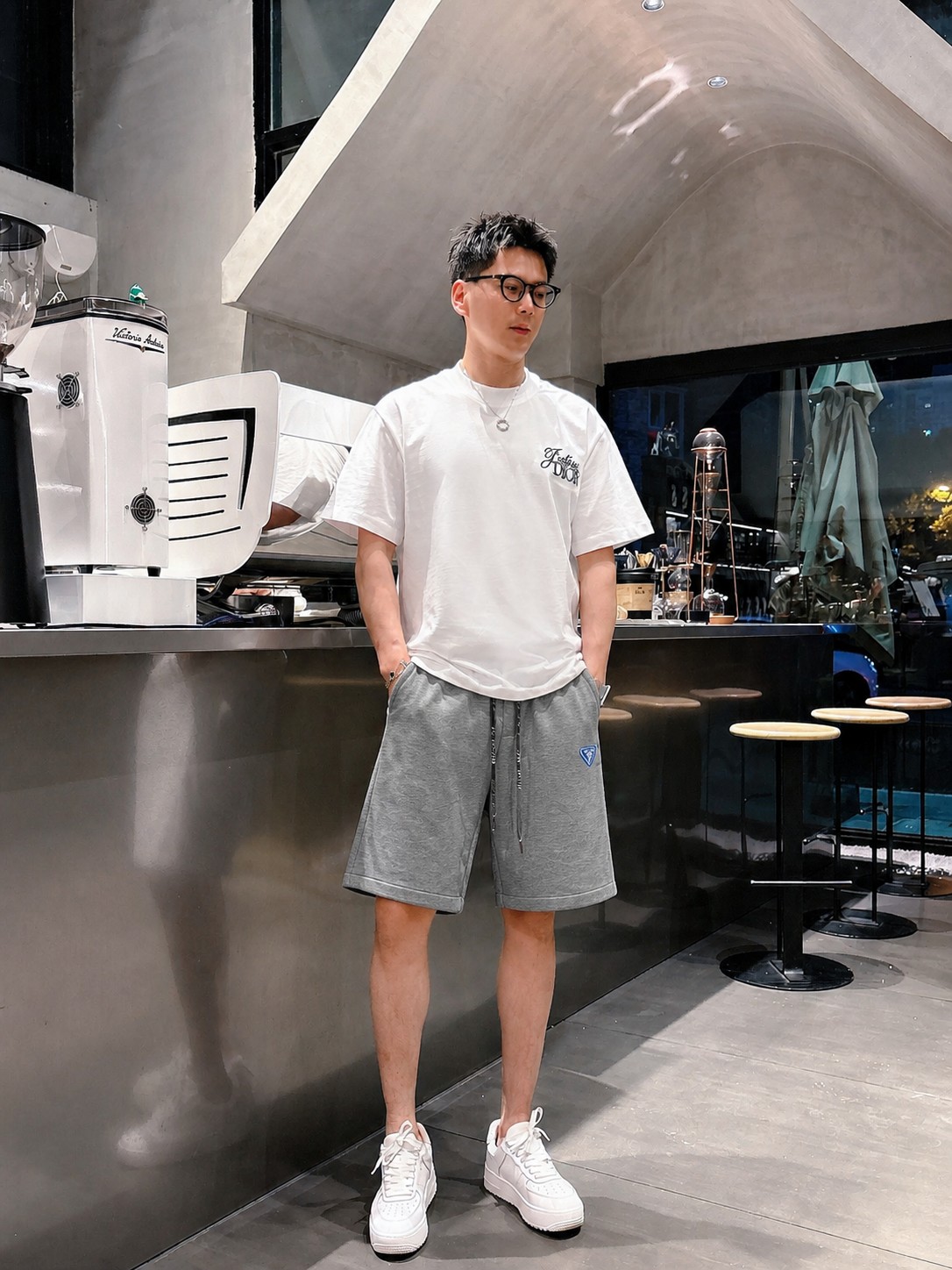 .  普拉达 2026春夏新款男士休闲宽松短裤 五分裤 高端货简洁时尚大方定制原版进口面料简洁利落又清爽品质做工细节精美