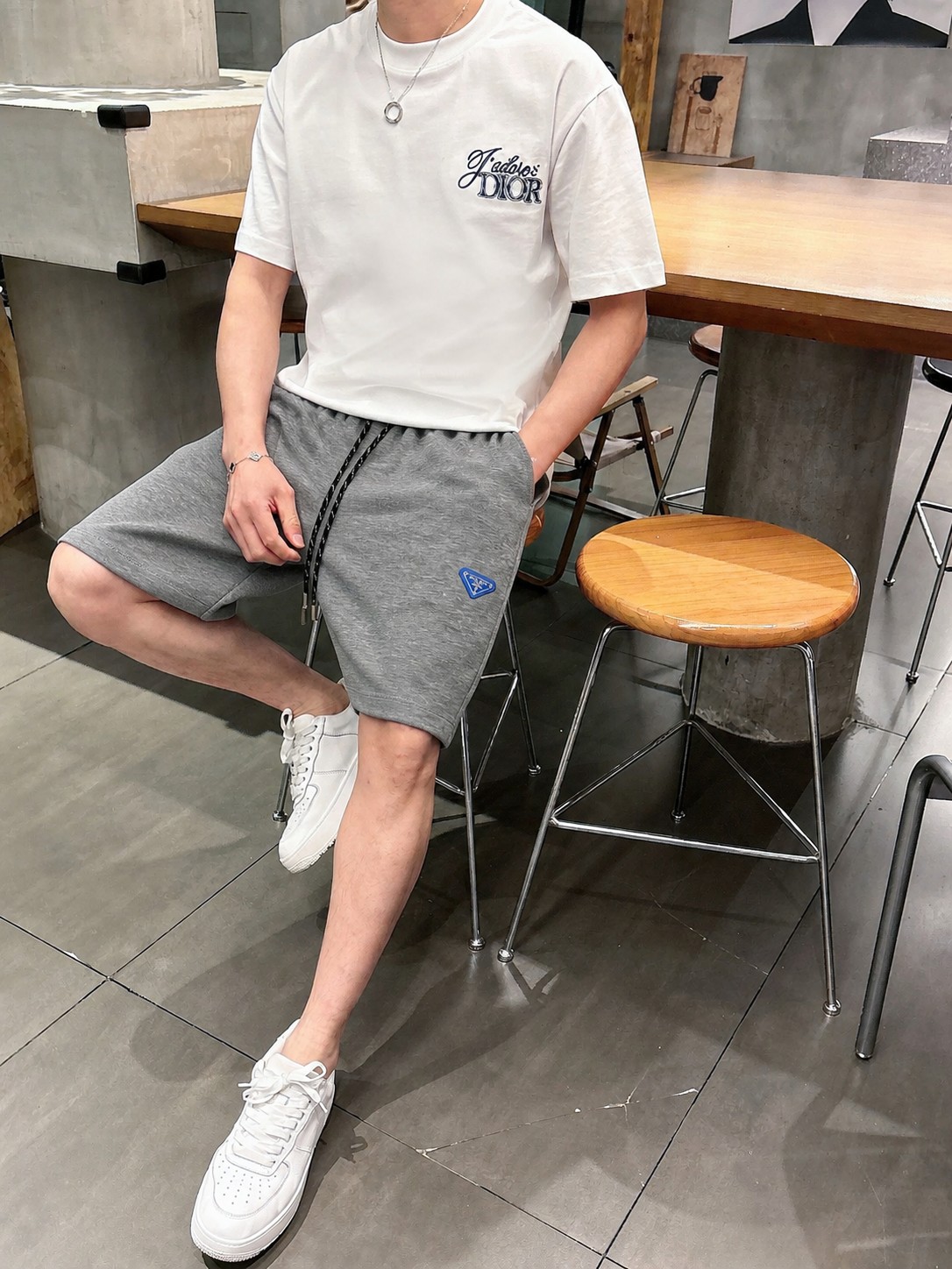 .  普拉达 2026春夏新款男士休闲宽松短裤 五分裤 高端货简洁时尚大方定制原版进口面料简洁利落又清爽品质做工细节精美