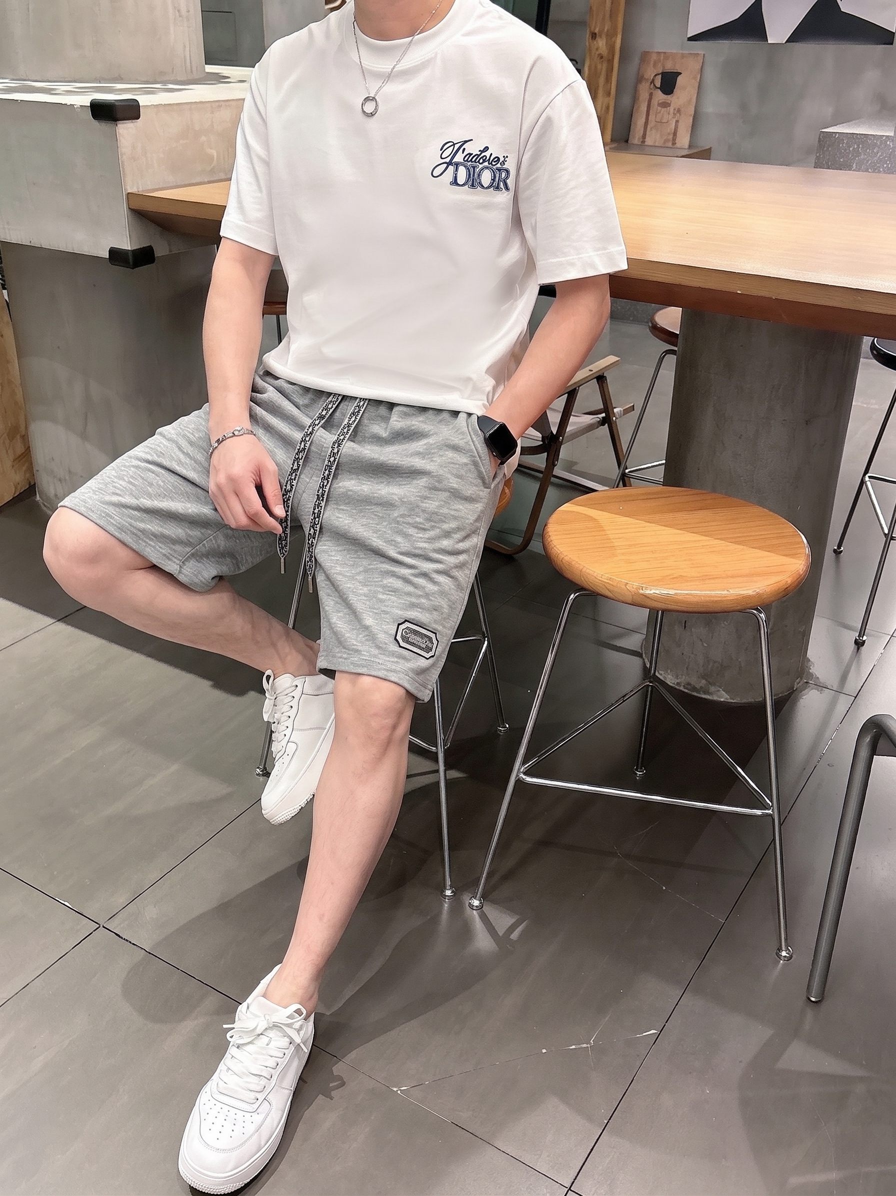 .  迪奥 2026春夏新款男士休闲宽松短裤 五分裤 高端货简洁时尚大方定制原版进口面料简洁利落又清爽品质做工细节精美简