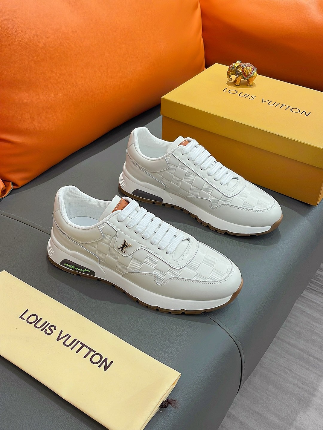 新款：LOUIS VUITTON「路易·威登」Pzwdqq正规码数:   38-44（休闲鞋）商品材料：精选 进口牛皮鞋面，柔软羊皮内里；原厂大底。