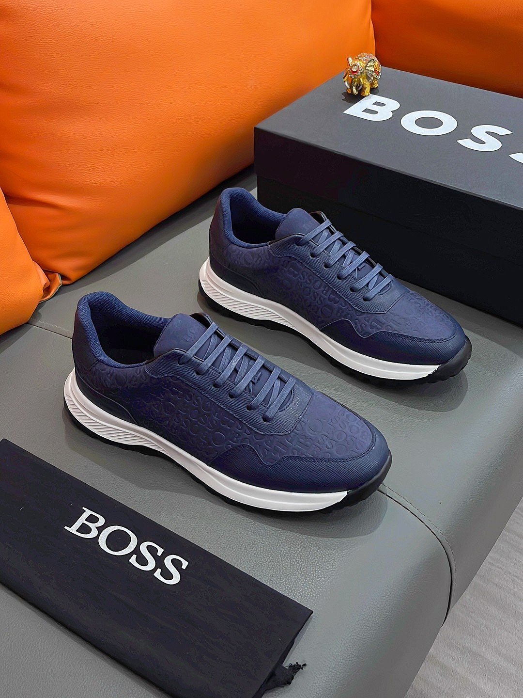 新款：BOSS「波士」Pzedqe 正规码数: 38-44（休闲鞋） 商品材料：精选 进口牛皮鞋面，舒适羊皮内里 ；原厂大底。