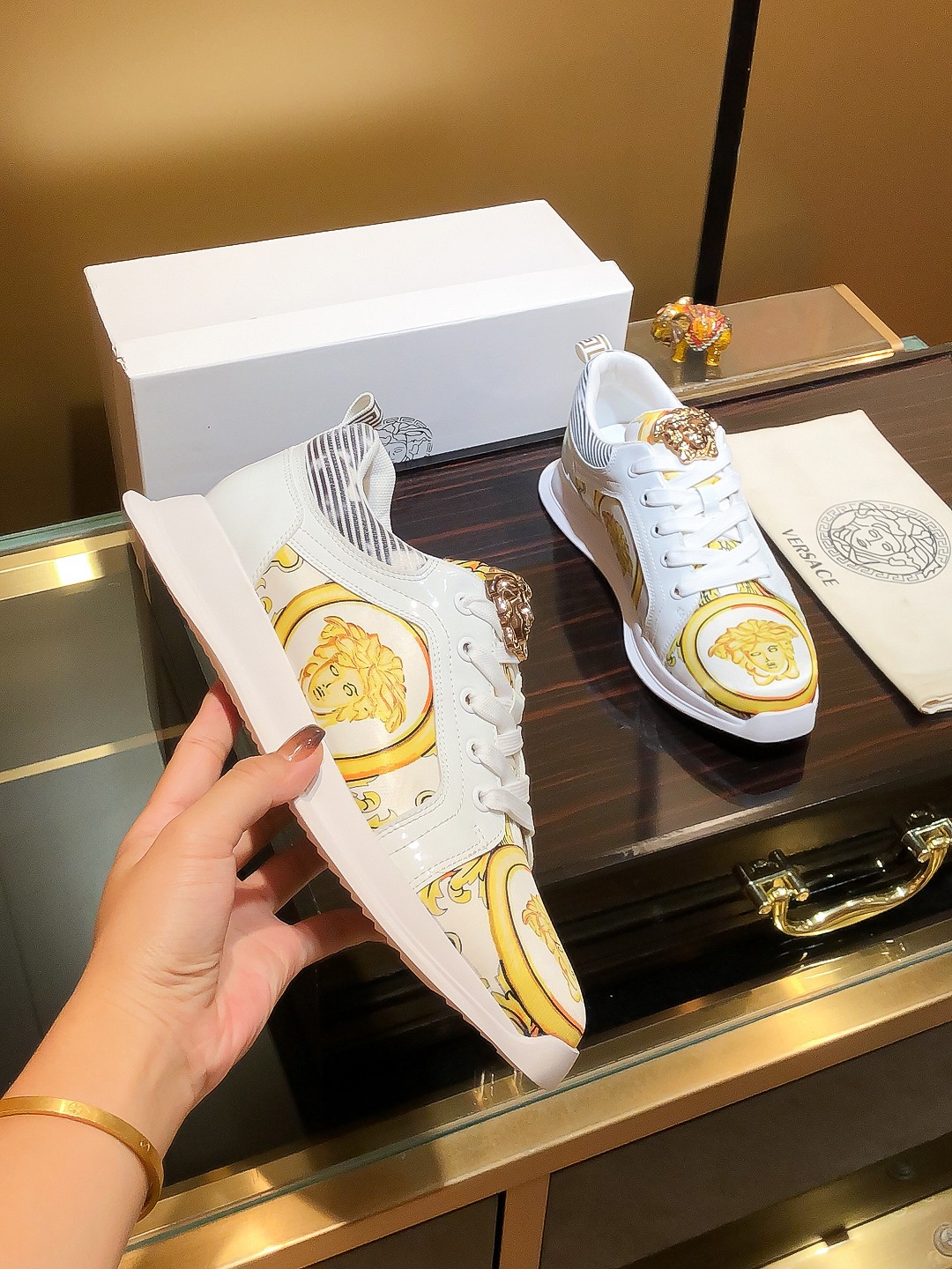 Nombre del producto: VERSACE "Versace" P230 tamaño regular: 38-44 (zapatos casuales) Material del pr