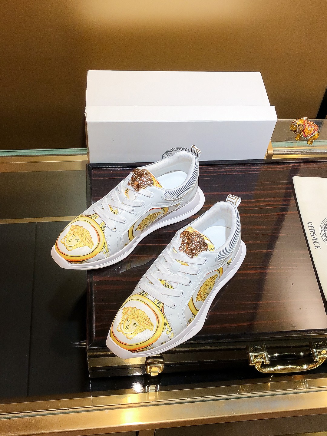 Nombre del producto: VERSACE "Versace" P230 tamaño regular: 38-44 (zapatos casuales) Material del pr