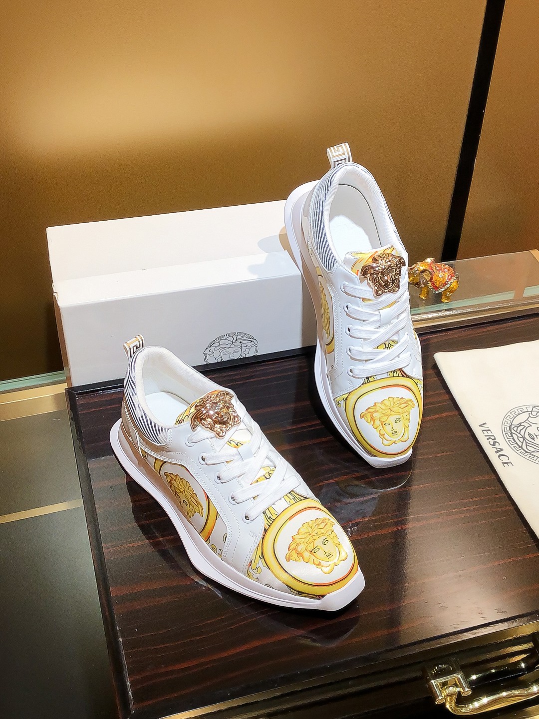 Nombre del producto: VERSACE "Versace" P230 tamaño regular: 38-44 (zapatos casuales) Material del pr