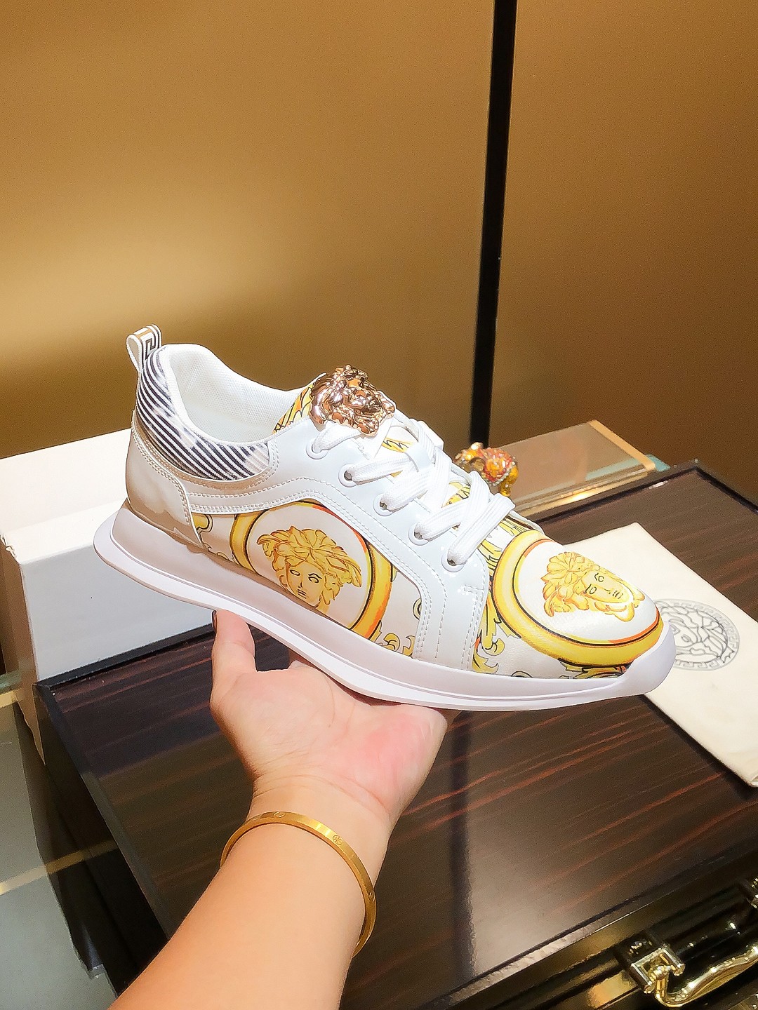 Nombre del producto: VERSACE "Versace" P230 tamaño regular: 38-44 (zapatos casuales) Material del pr