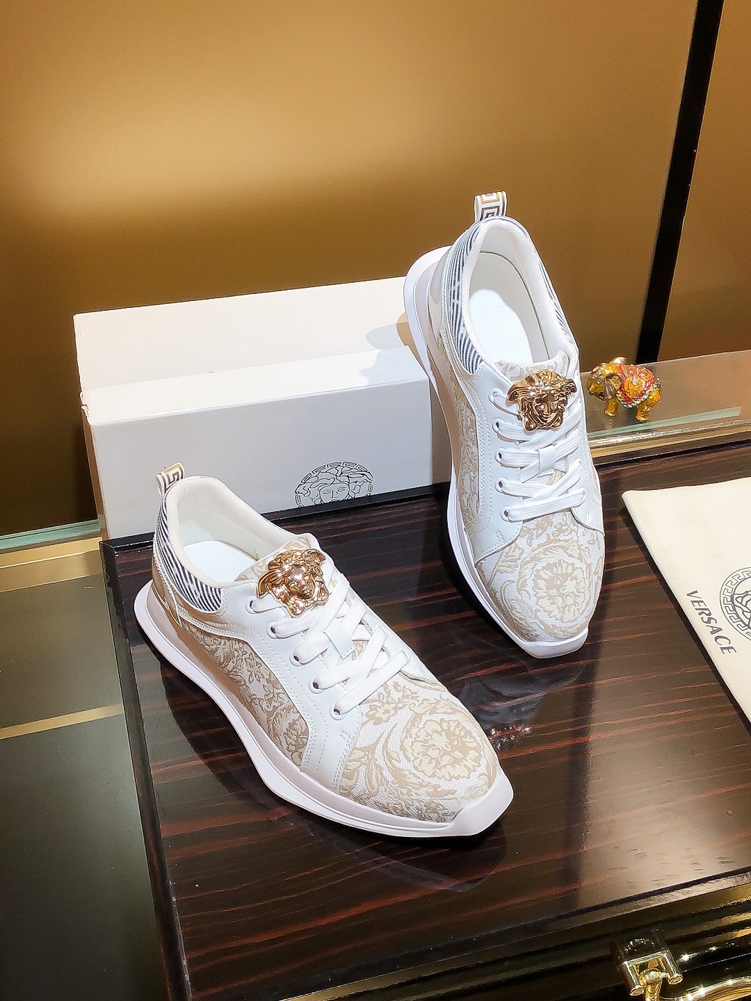 Nombre del producto: VERSACE "Versace" P230 tamaño regular: 38-44 (zapatos casuales) Material del pr