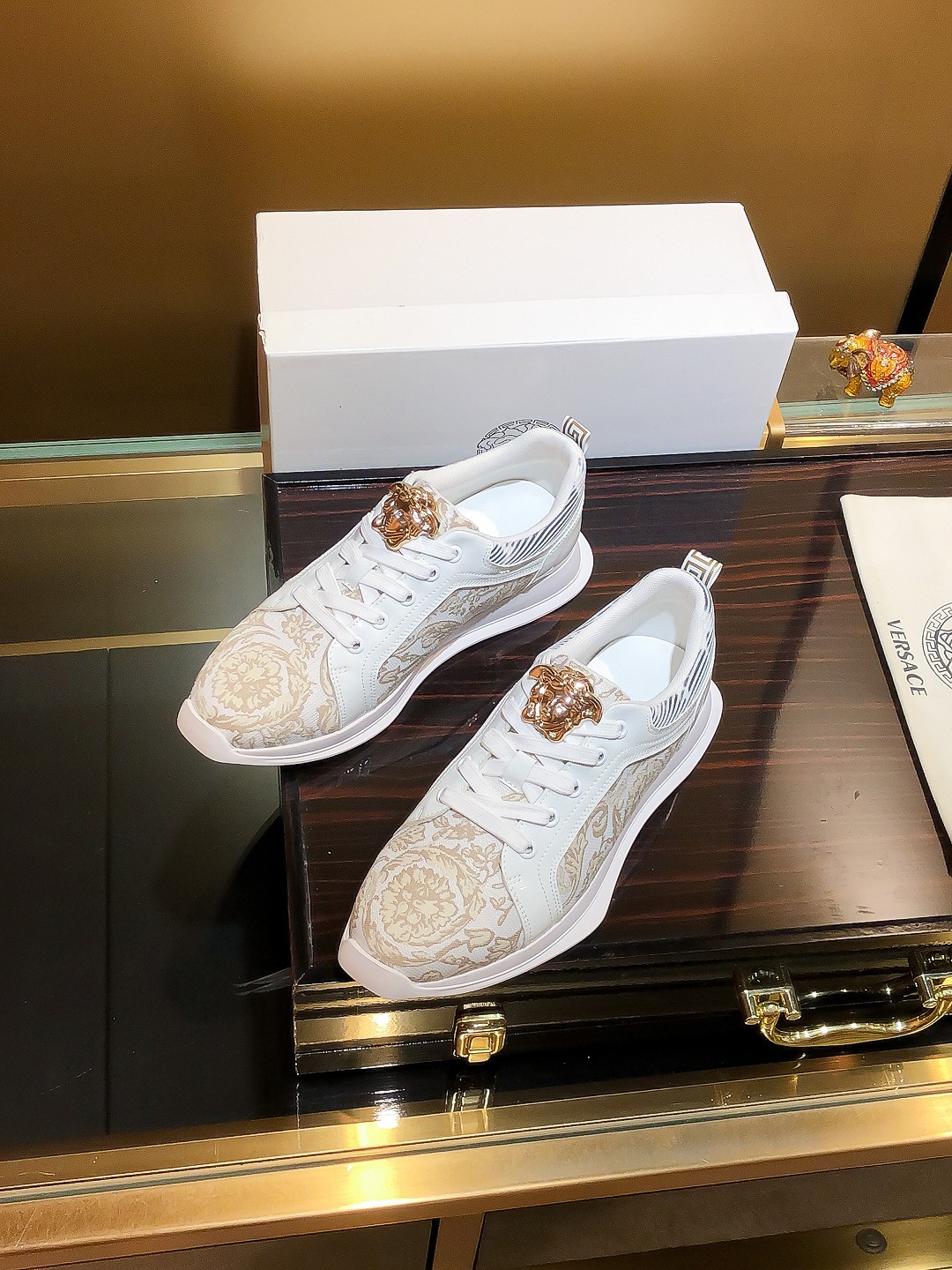 Nombre del producto: VERSACE "Versace" P230 tamaño regular: 38-44 (zapatos casuales) Material del pr