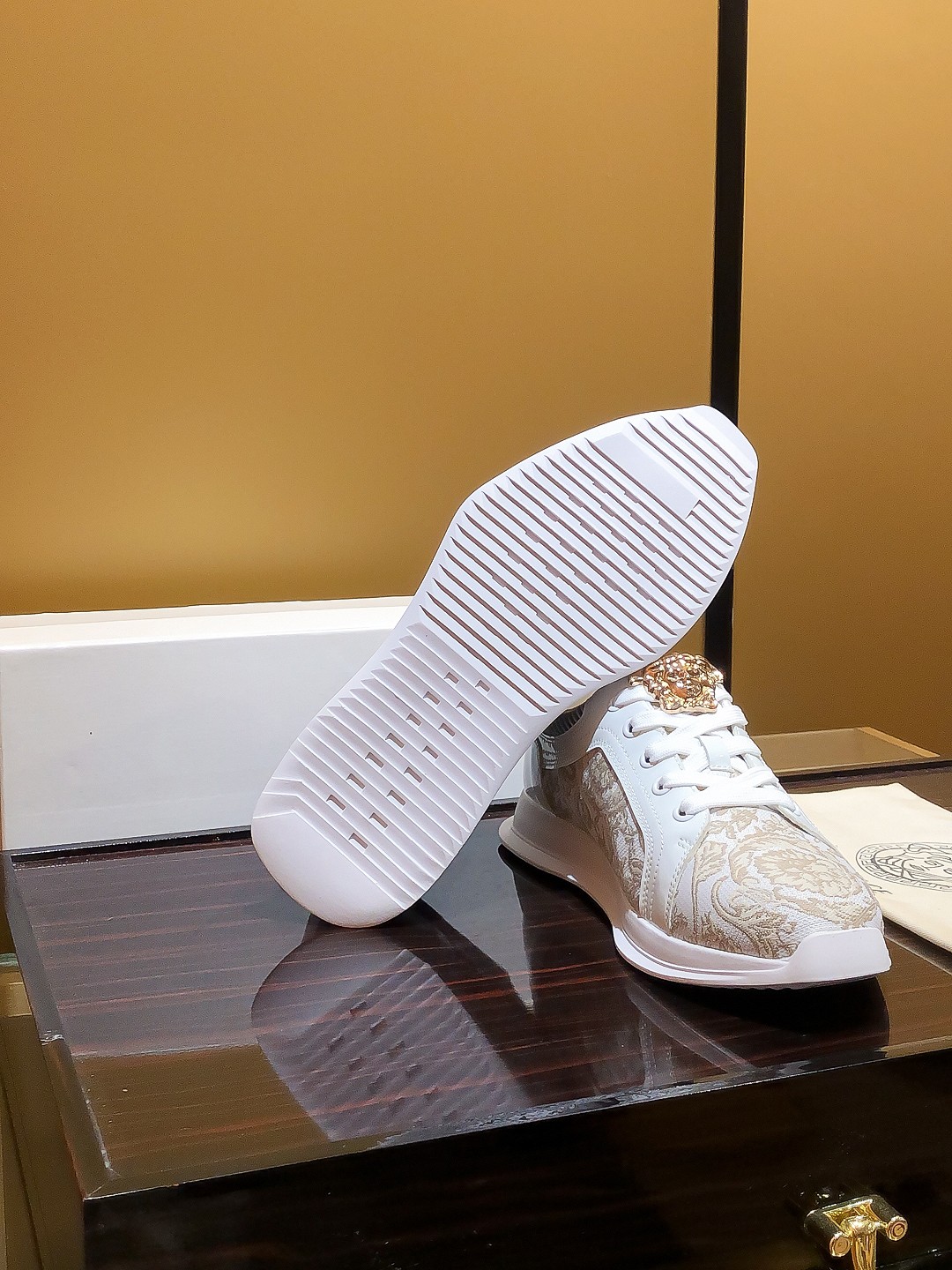 Nombre del producto: VERSACE "Versace" P230 tamaño regular: 38-44 (zapatos casuales) Material del pr