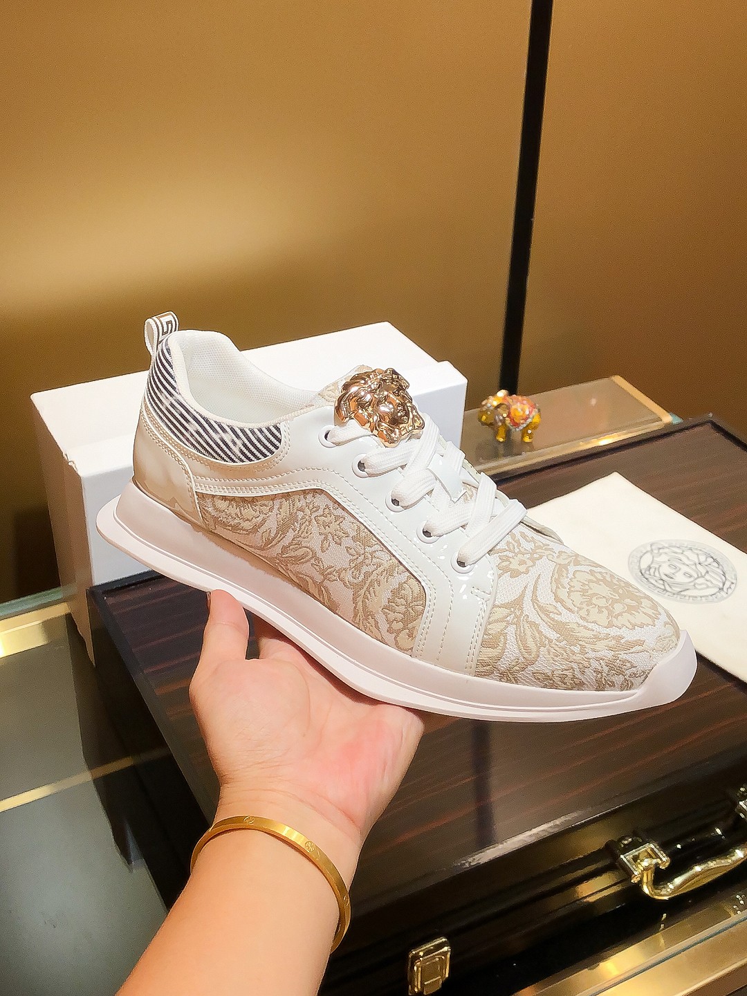 Nombre del producto: VERSACE "Versace" P230 tamaño regular: 38-44 (zapatos casuales) Material del pr