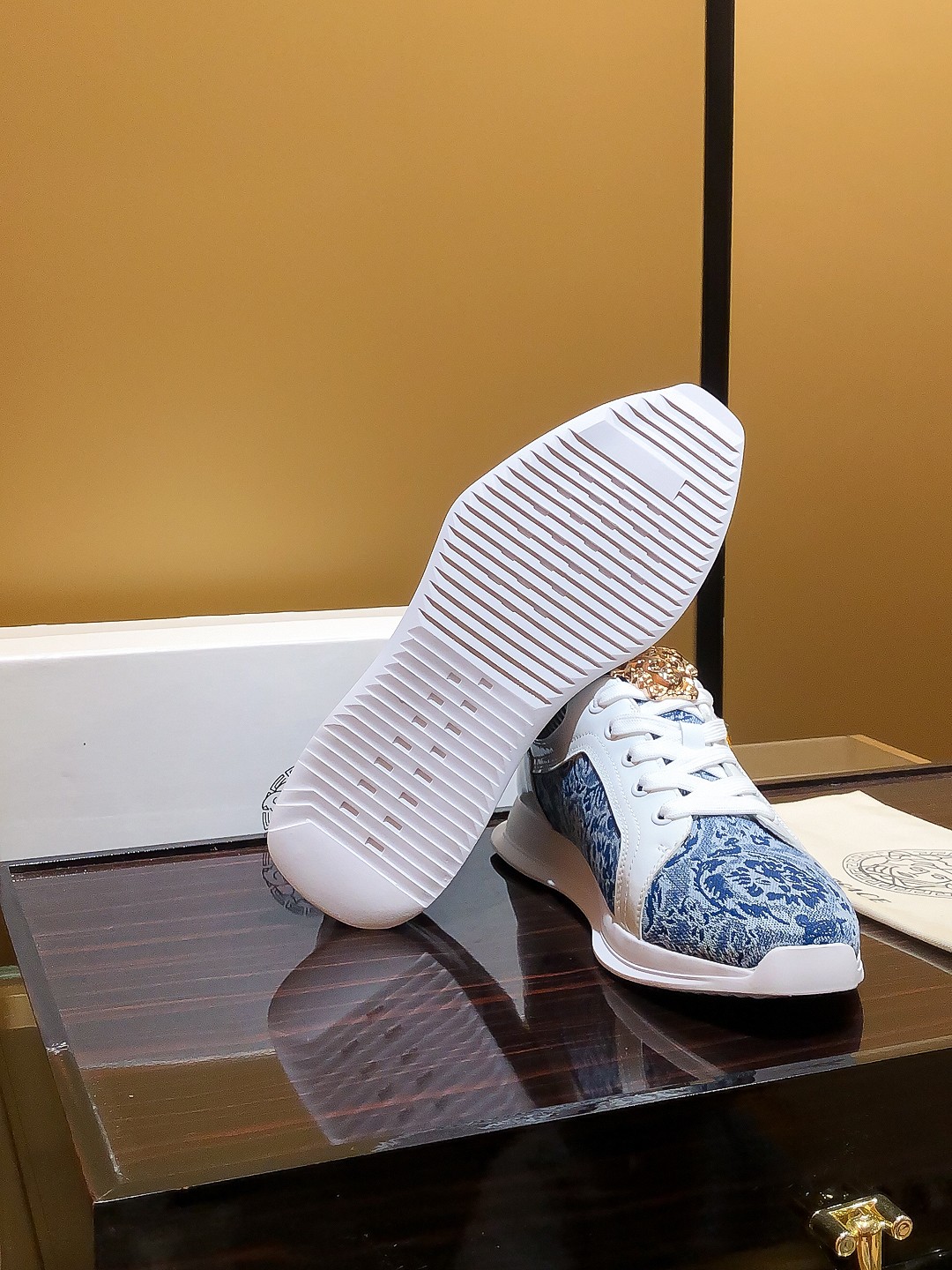 Nombre del producto: VERSACE "Versace" P230 tamaño regular: 38-44 (zapatos casuales) Material del pr