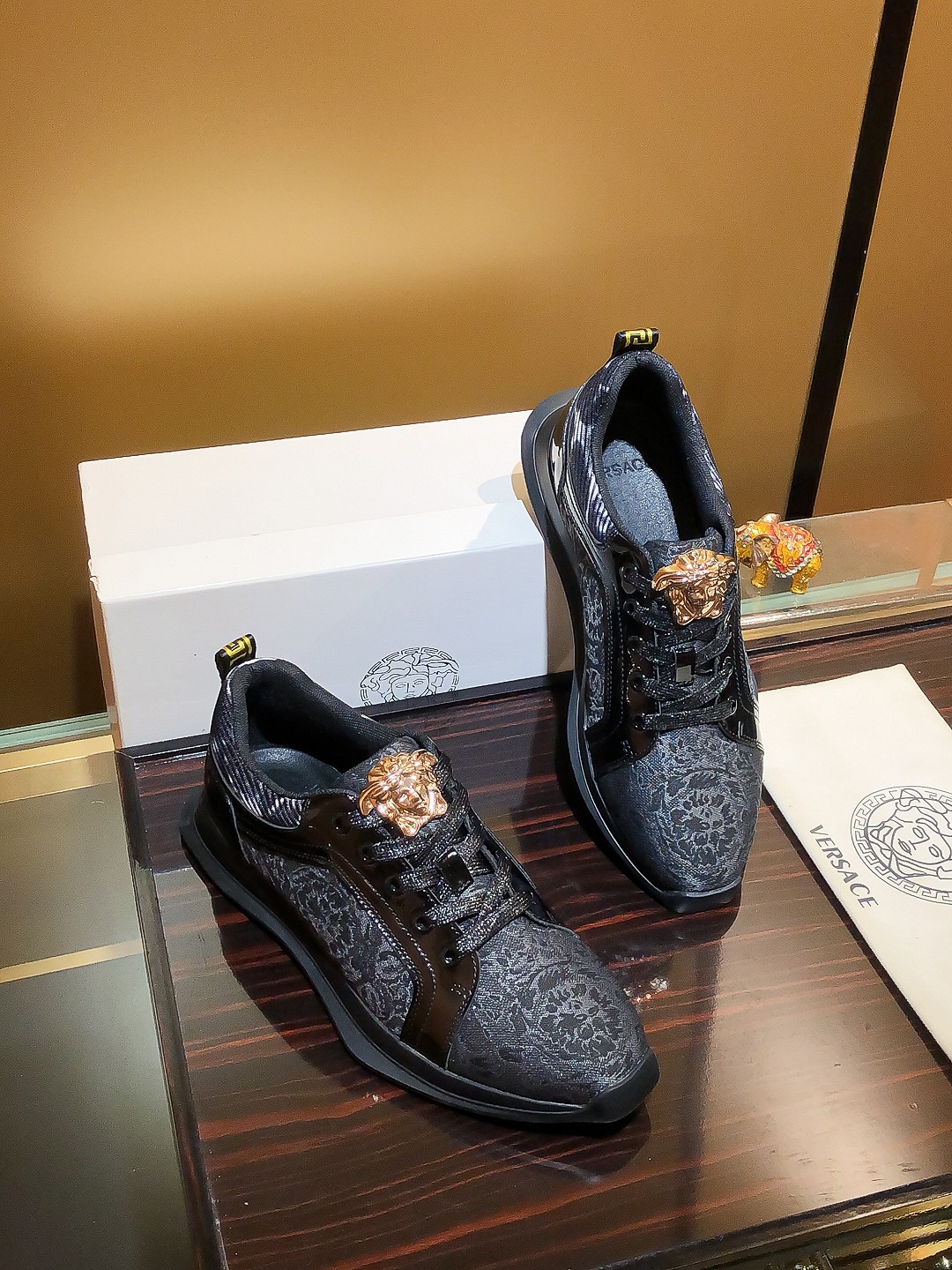 Nombre del producto: VERSACE "Versace" P230 tamaño regular: 38-44 (zapatos casuales) Material del pr