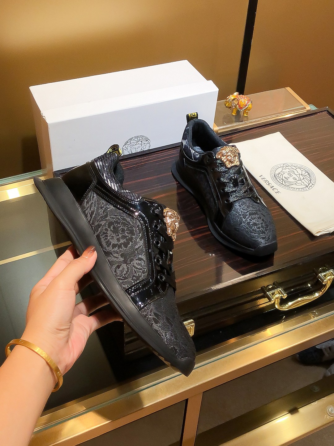 Nombre del producto: VERSACE "Versace" P230 tamaño regular: 38-44 (zapatos casuales) Material del pr