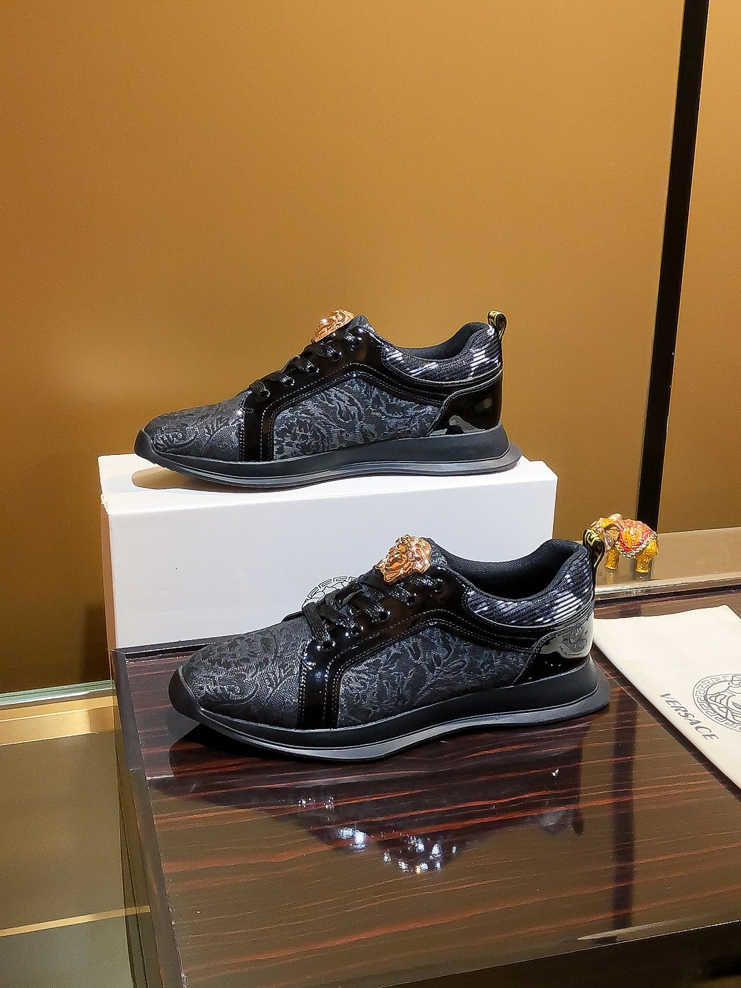 Nombre del producto: VERSACE "Versace" P230 tamaño regular: 38-44 (zapatos casuales) Material del pr