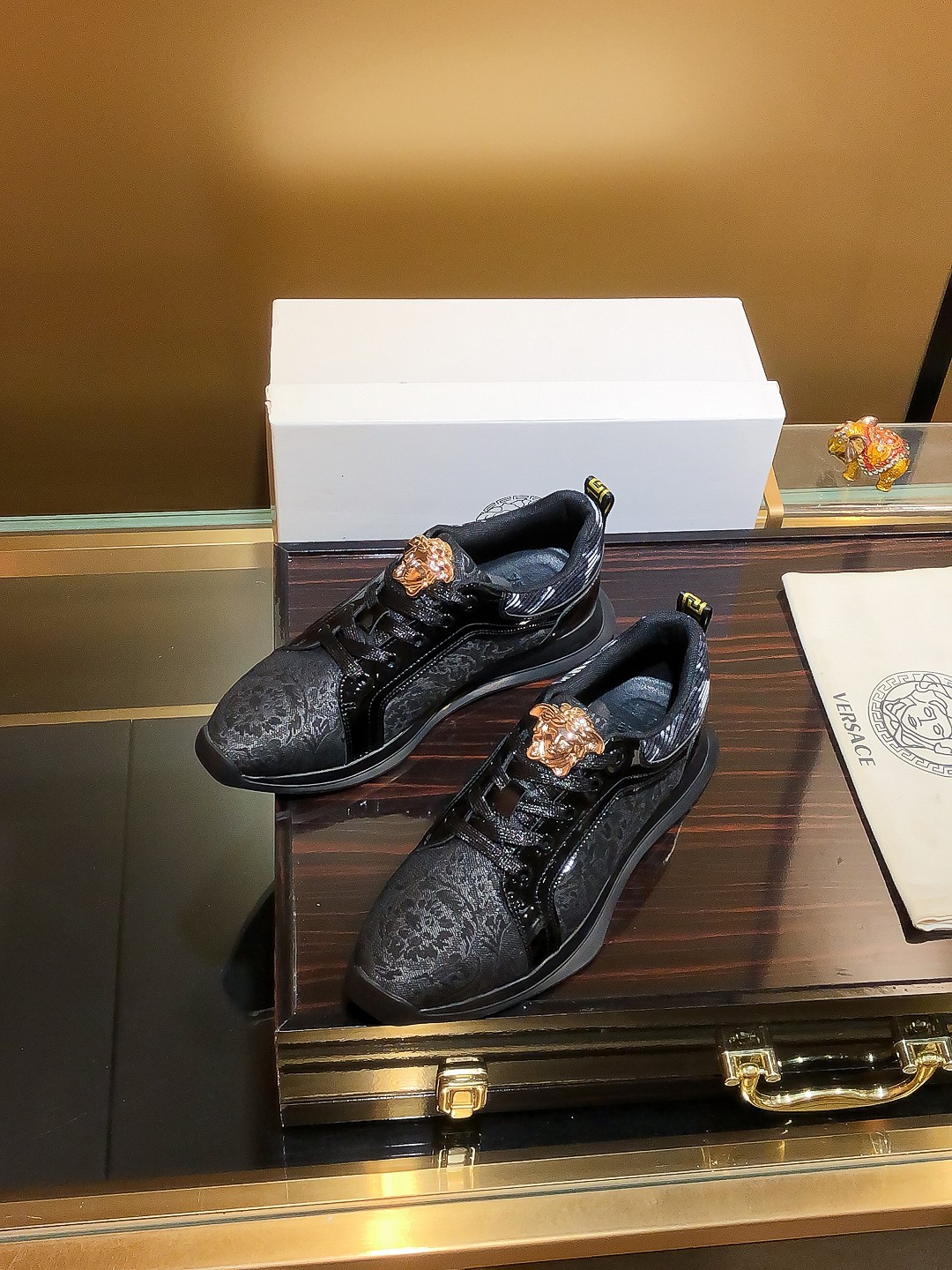 Nombre del producto: VERSACE "Versace" P230 tamaño regular: 38-44 (zapatos casuales) Material del pr