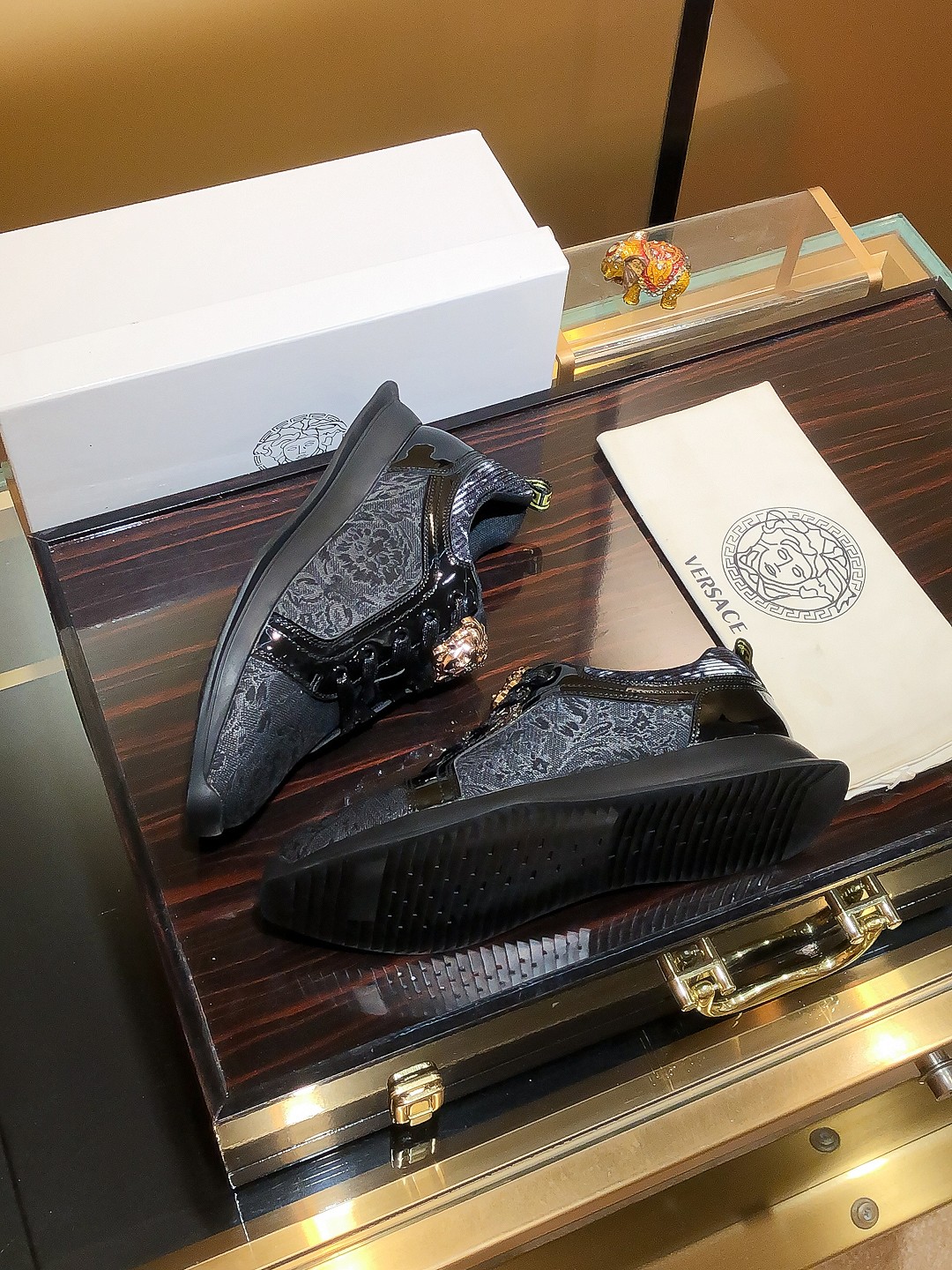 Nombre del producto: VERSACE "Versace" P230 tamaño regular: 38-44 (zapatos casuales) Material del pr