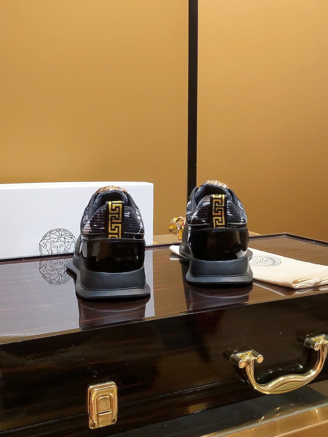 Nombre del producto: VERSACE "Versace" P230 tamaño regular: 38-44 (zapatos casuales) Material del pr