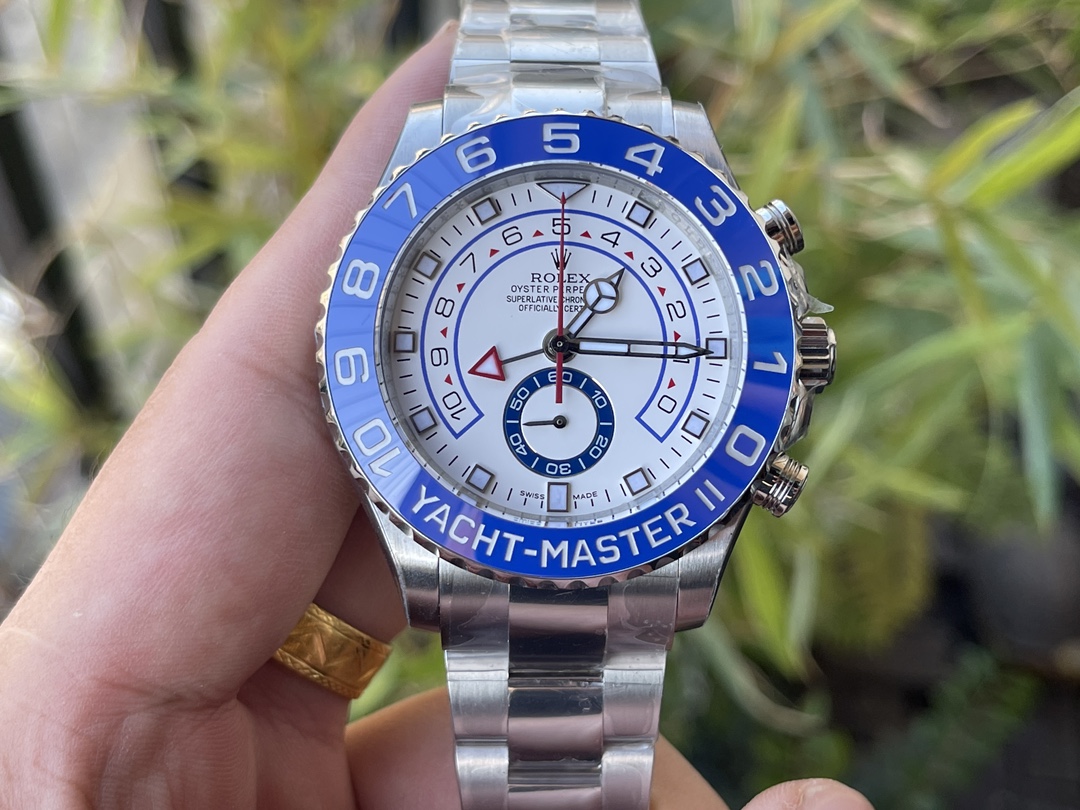 NO:387665,Real-life shooting is launched - Yacht Mingshi II 44mm large size, extending another option for the yacht series!  The unique personalized bezel has been launched, and the color-colored YM II has been applied to the latest YM II plating platinum inside the upper ring of the watch, and it also gives the new functions and uses to the outer ring of the watch, successfully pushing the simplification to the extreme. The dial uses Chromalight luminous display, which is the most beautiful among the entire yacht series. The large second timer function is available, and the real 6-character small seconds is the best technology that can be achieved at present. KF produces must be a fine product.19860909实拍重磅推出——游艇名仕型II 44mm大尺寸,延伸了游艇系列的另一种选择！独特的个性表圈,推出矫色型YM II将潜航者校色技术应用在最新的YM II上字圈内部镀铂金处理,同时赋于腕表外圈崭新的功能及用途,成功将精简推向极致.面盘采用Chromalight夜光显示,是游艇全系列中颜值最高.大秒计时器功能可用,真实的6字位小秒,已是目前的所能达到的最好技术.KF出品 必属精品.,,Watch