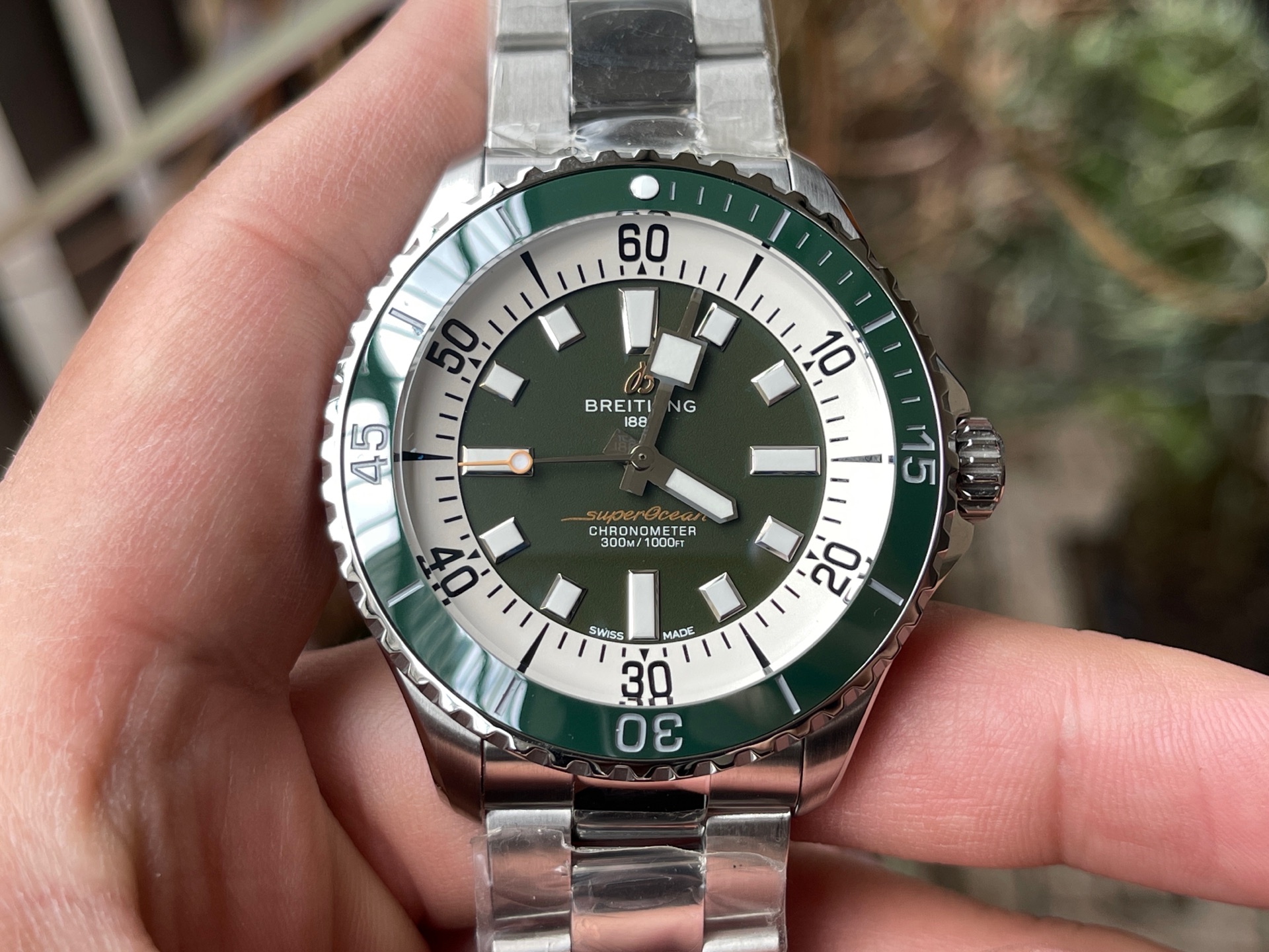 NO:158414,TF Breitling Super Marine Series new colors, ultimate beauty and domineeringness!  !  !  High-gloss ceramic ring port, electroplating marking, strict requirements are implemented according to the original process. The extremely three-dimensional logo and the ultimate sense of line bring visual enjoyment. The watch strap can adjust the length of the long plate to meet the rapid adjustment structure of different wrists. The independent code and the movement correspond to the counter are unique in the same code. 44mm diameter, meter waterproof, equipped with Top Seagull 2824 machine, original single shell sleeve, original quality!  ,,tom ford,breitling19860909TF百年灵超级海洋系列新颜色,极致的美感和霸气 ！！！高亮陶瓷圈口、电镀刻标 、严格要求按原厂工艺执行 立体感极强的logo和极致的线条感 带来视觉上的享受 ,表带可调节长度的廷长板,满足手腕籼细不一的快调结构.独立的编码和机芯对应专柜同码独一无二 44mm表径 米防水 搭载Top海鸥2824机,原单壳套,原厂品质！,,tom ford,breitling,Watch