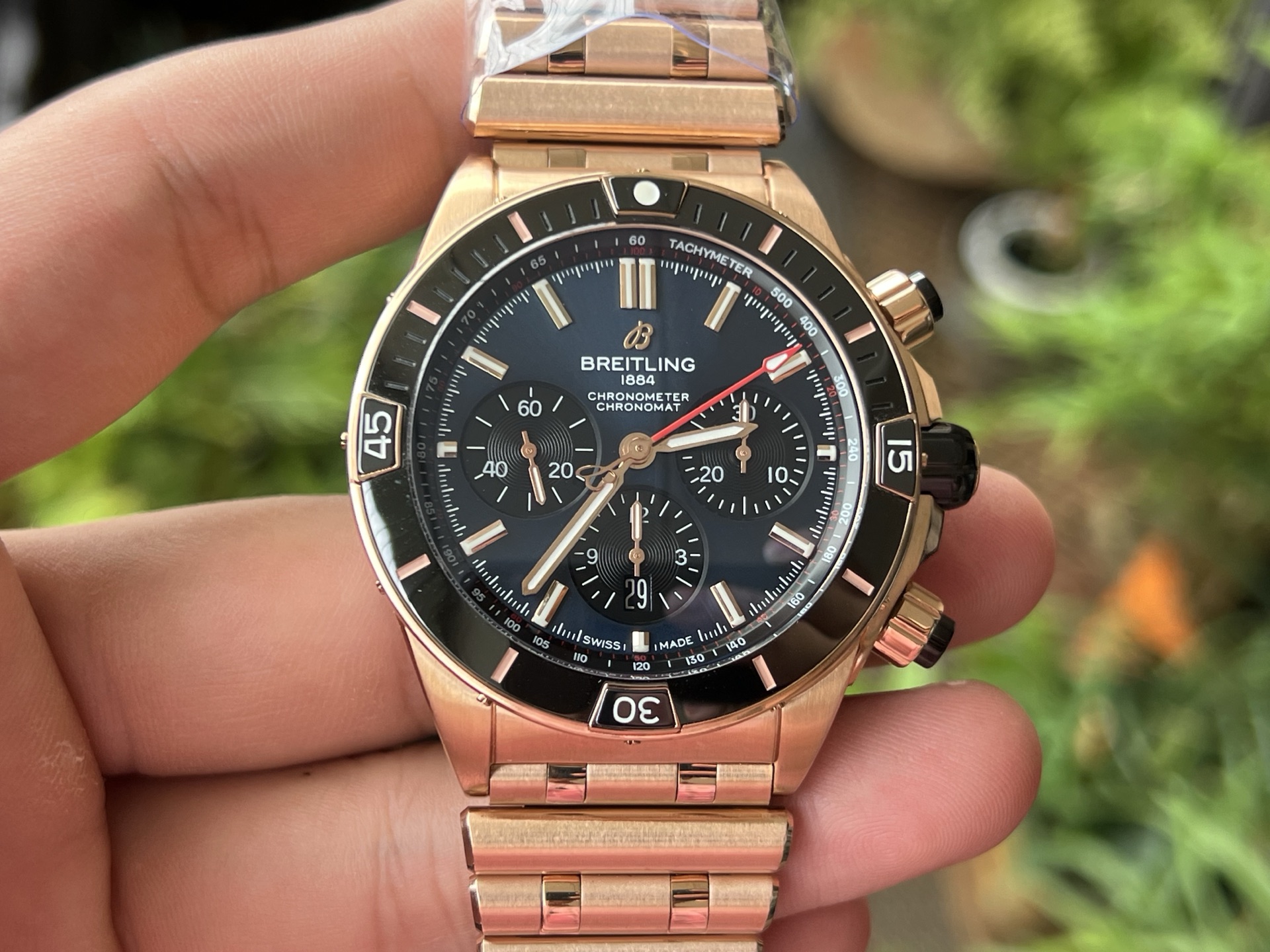 NO:586168,TF Breitling mechanical chronograph series T.FACTURY has been certified by the Swiss official observatory - 'real core' BO1 TF new product - Breitling super mechanical chronograph 44mm, exclusive ceramic technology, breaking through the original technical barriers. The design is inspired by the Italian Air Force's 'Tricolor Arrow', which is a chronograph loved by explorers. The original work is as always made from the original embryo factory. 1-B01 automatic winding chronograph movement 2-Stainless steel case with screw-in case back  3-Ratcheting one-way bezel, screw-in, double-sealed crown 4-Using curved sapphire crystal glass, double-sided anti-glare mirror,,tom ford,breitling19860909TF百年灵机械计时系列 T.FACTURY经瑞士官方天文台认证-“真芯”BO1 TF新品-百年灵超级机械计时44mm,独家陶瓷技术, 突破原装技术壁垒.设计灵感来源于意大利空军 “三色箭”,是探险家们酷爱的计时码表. 匠心之作一如既往的采用原厂胚厂. 1-B01自动上弦计时机芯 2-精钢表壳采用旋入式表背 3-棘轮式单向表圈,旋入式、双密封垫表冠 4-采用弧面蓝宝石水晶玻璃、双面防眩表镜,,tom ford,breitling,Watch