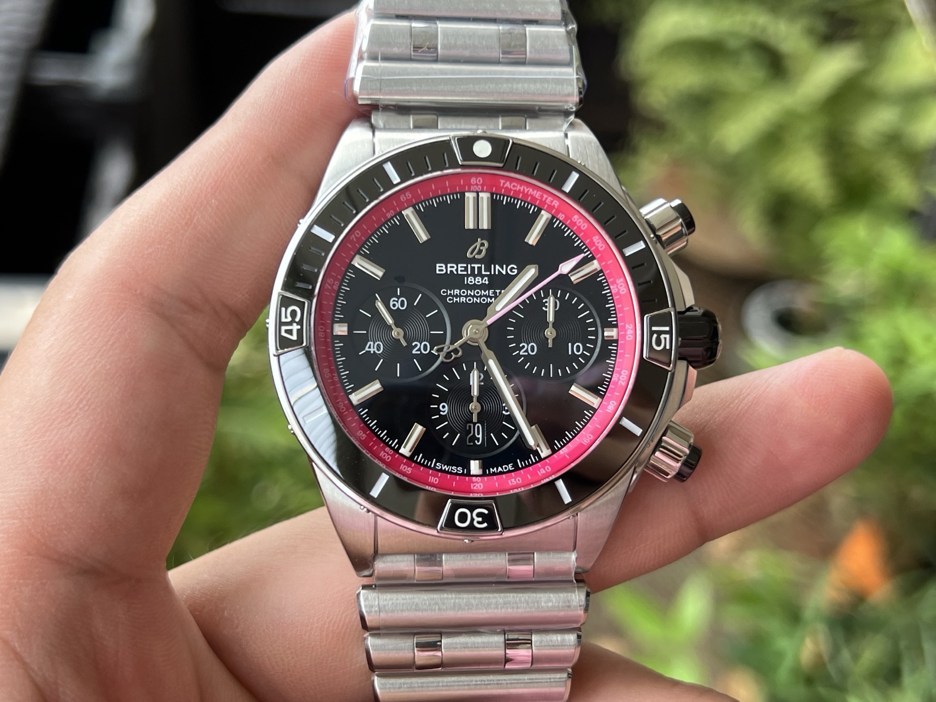 NO:586163,TF Breitling mechanical chronograph series T.FACTURY has been certified by the Swiss official observatory - 'real core' BO1 TF new product - Breitling super mechanical chronograph 44mm, exclusive ceramic technology, breaking through the original technical barriers. The design is inspired by the Italian Air Force's 'Tricolor Arrow', which is a chronograph loved by explorers. The original work is as always made from the original embryo factory. 1-B01 automatic winding chronograph movement 2-Stainless steel case with screw-in case back  3-Ratcheting one-way bezel, screw-in, double-sealed crown 4-Using curved sapphire crystal glass, double-sided anti-glare mirror,,tom ford,breitling19860909TF百年灵机械计时系列 T.FACTURY经瑞士官方天文台认证-“真芯”BO1 TF新品-百年灵超级机械计时44mm,独家陶瓷技术, 突破原装技术壁垒.设计灵感来源于意大利空军 “三色箭”,是探险家们酷爱的计时码表. 匠心之作一如既往的采用原厂胚厂. 1-B01自动上弦计时机芯 2-精钢表壳采用旋入式表背 3-棘轮式单向表圈,旋入式、双密封垫表冠 4-采用弧面蓝宝石水晶玻璃、双面防眩表镜,,tom ford,breitling,Watch