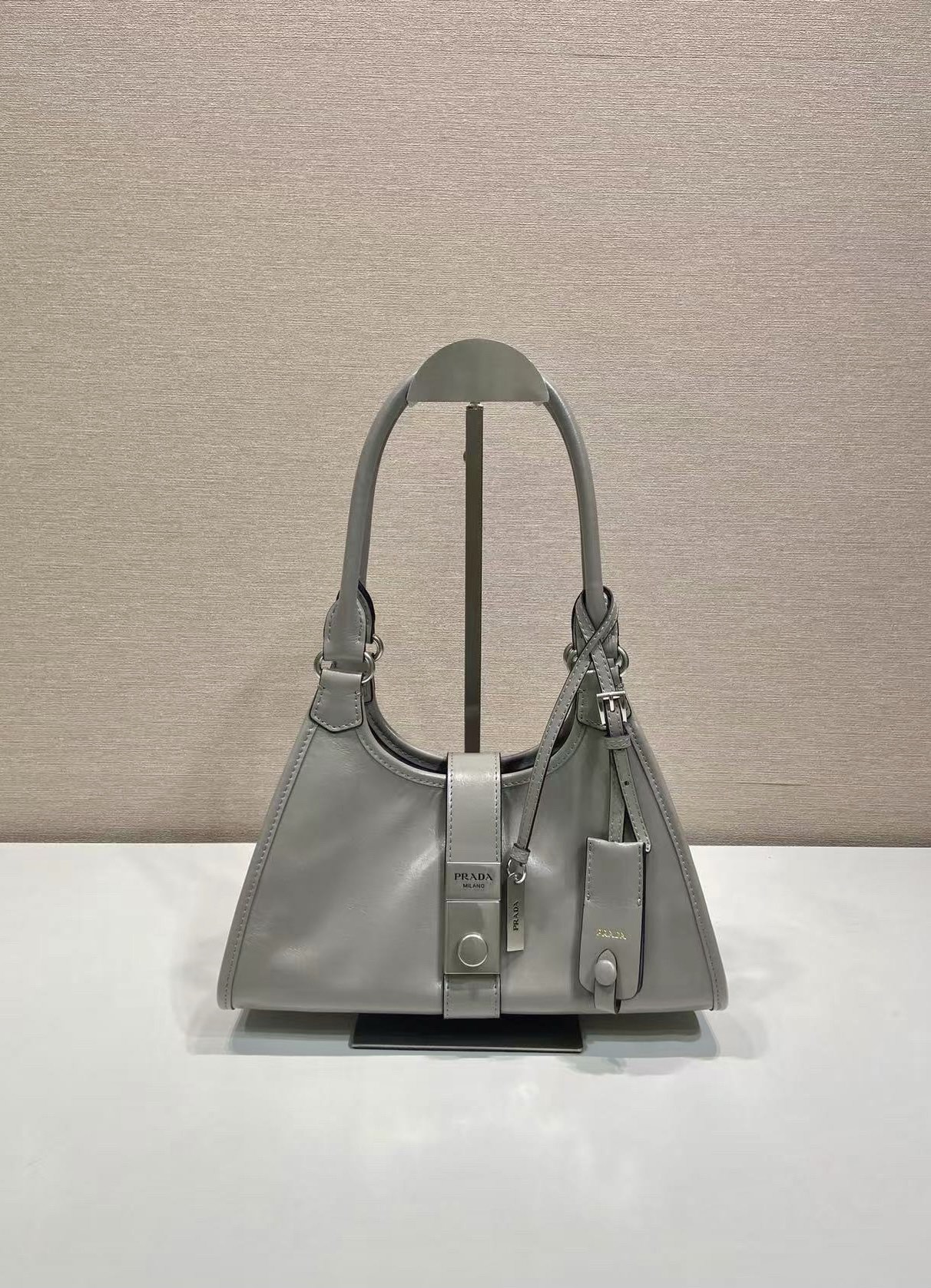 Mini Leather Top Handle Satchel Crossbody Bag, 26cm - Stylish & Versatile 2 i1751863617 4972 8