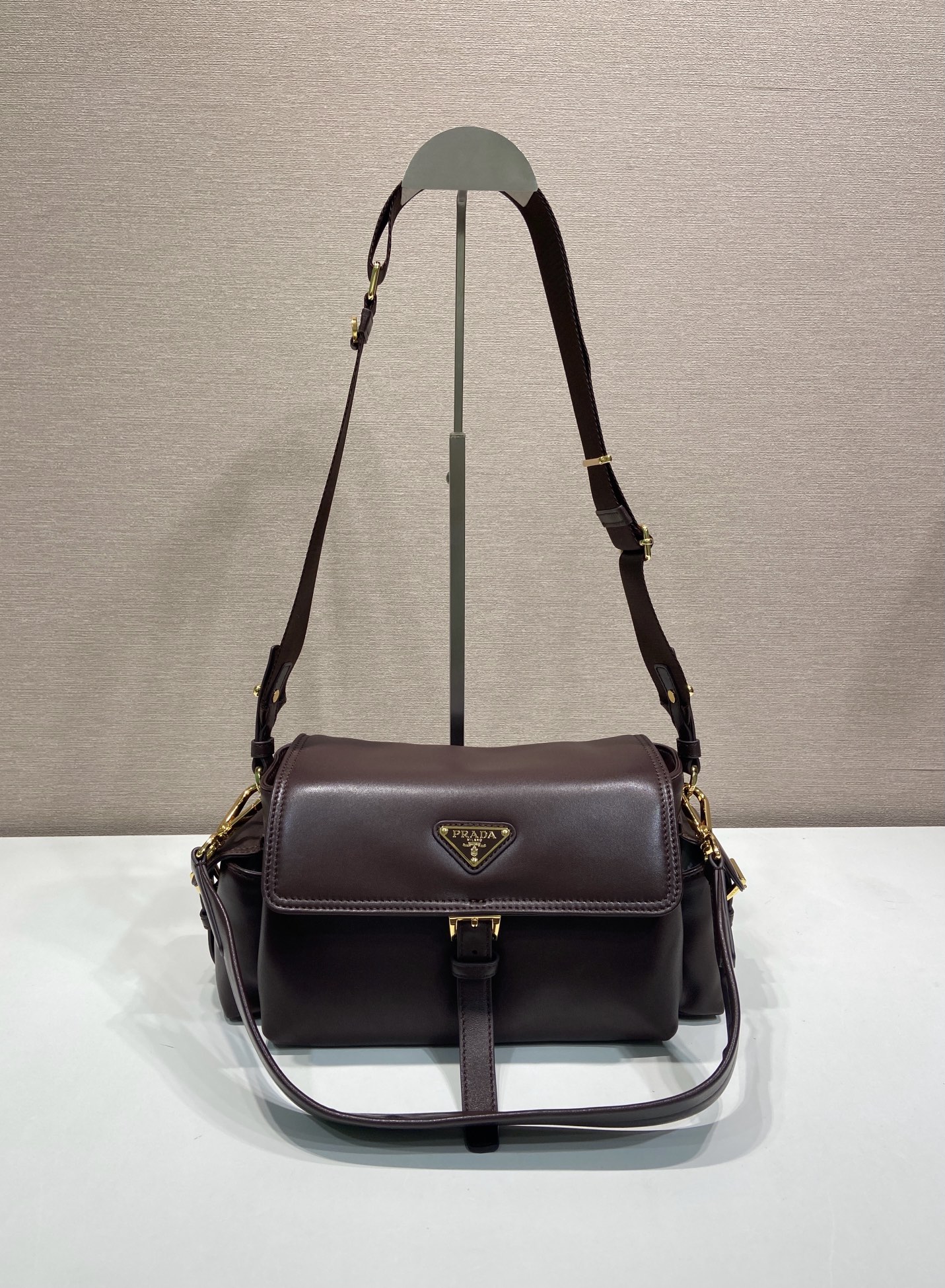 Sac Bandoulière Prada en Cuir Souple - Élégance et Fonctionnalité