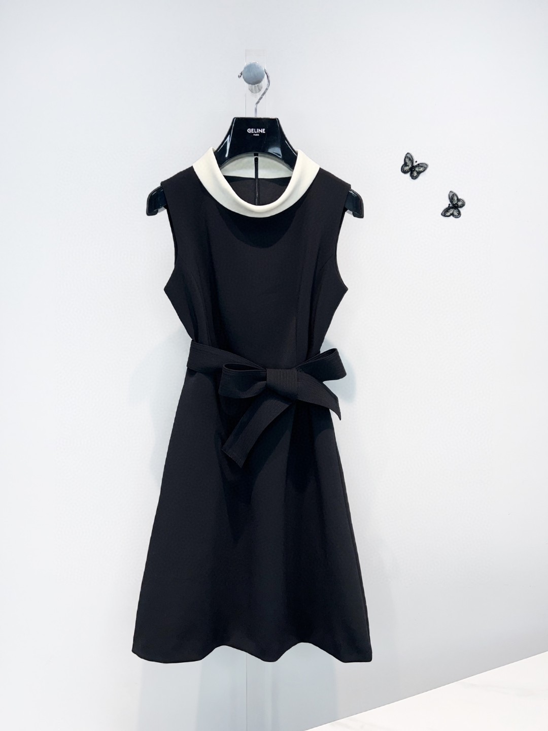 Elegant Sleeveless Stand Collar Dress with Belt - Pink & Black Options 2 a1748407211171 5424