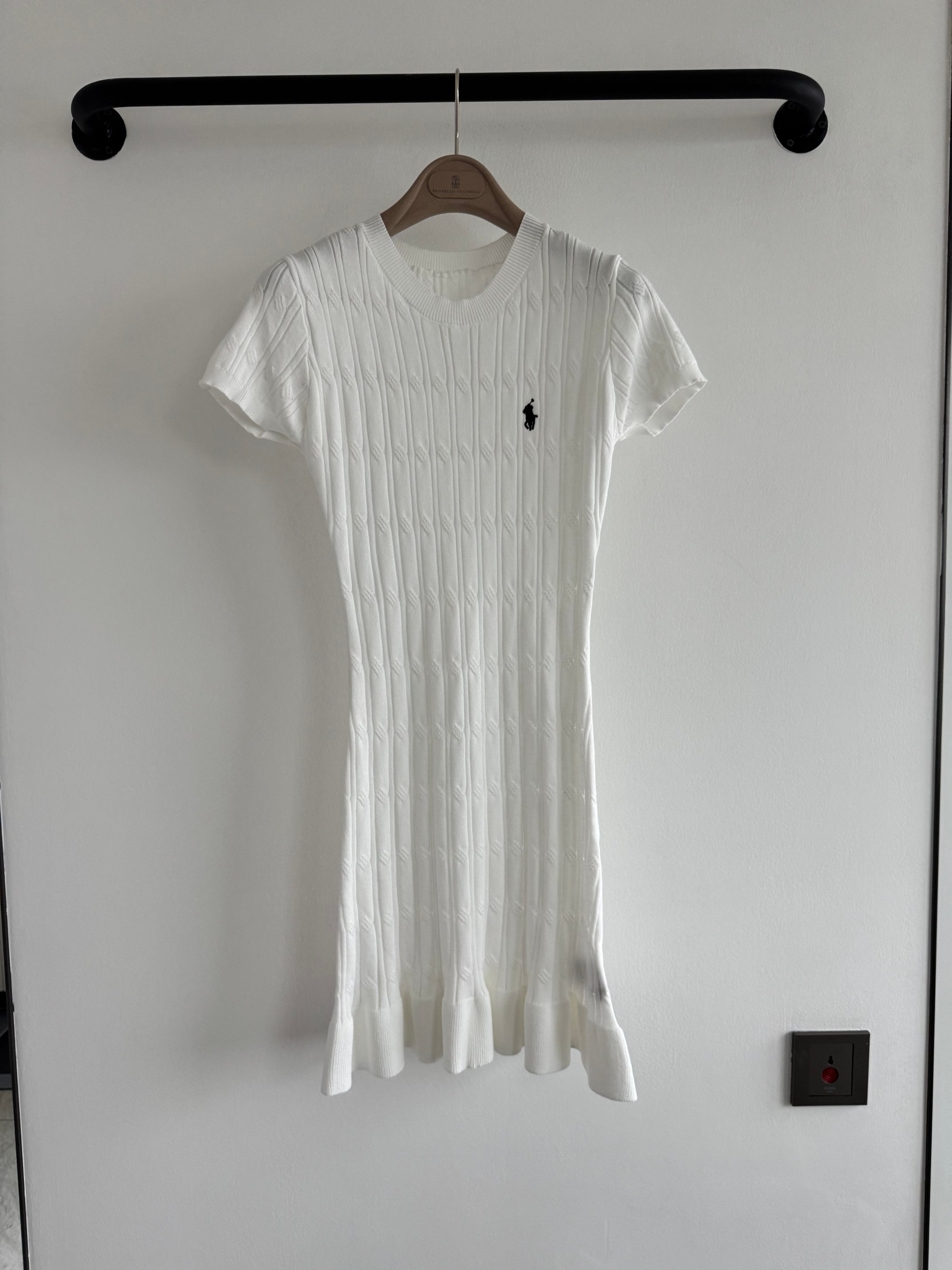 Elegant Wool Knit Dress with Ruffle Hem - Soft, Breathable, and Stylish 2 a1748587039049 2480