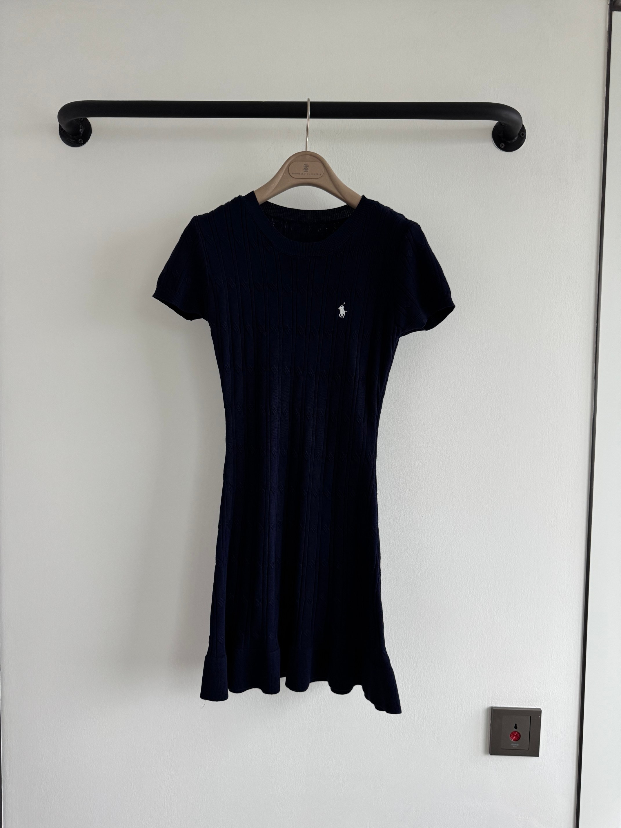 Elegant Wool Knit Dress with Ruffle Hem - Soft, Breathable, and Stylish 5 a1748587039077 3066
