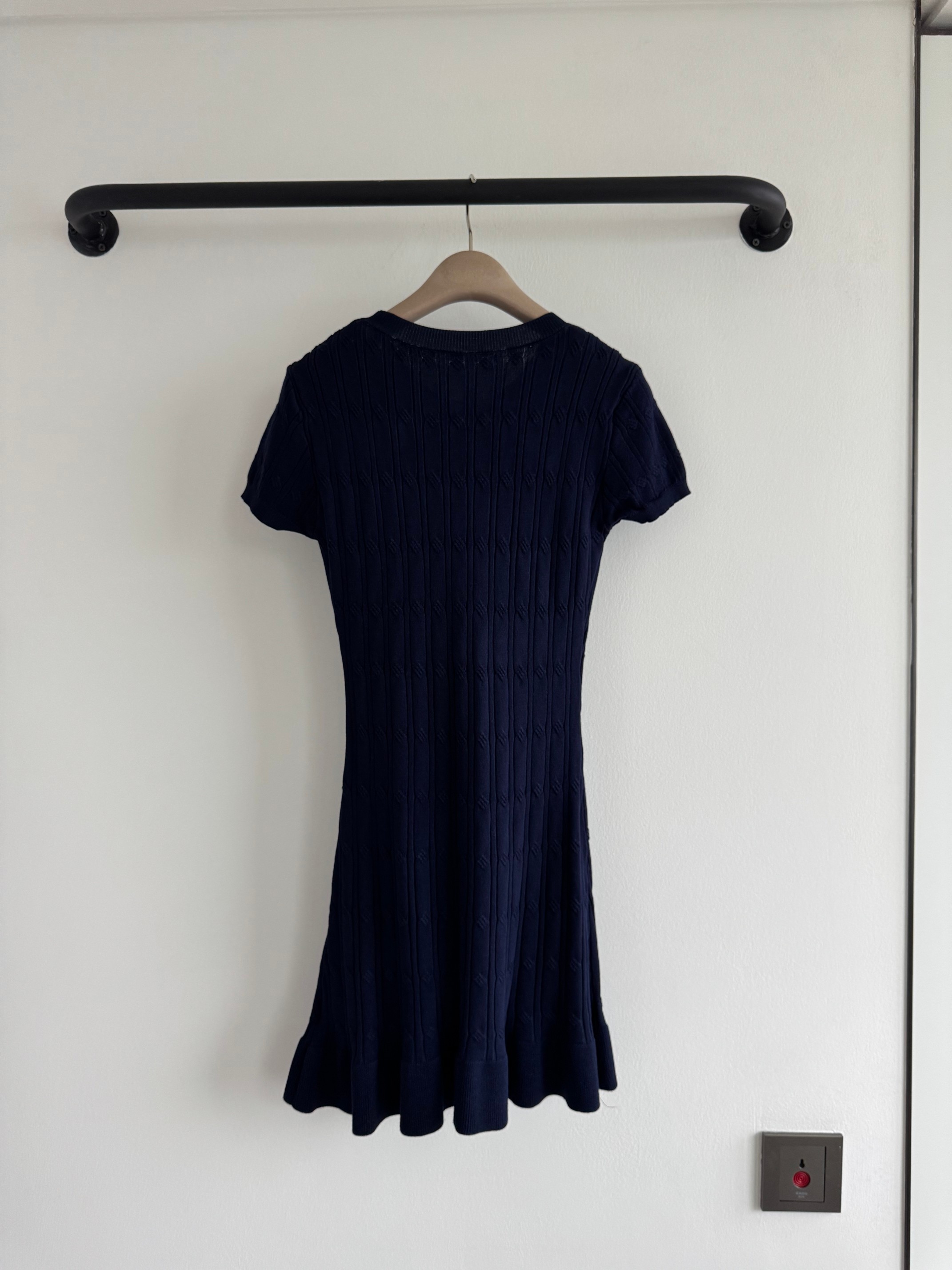 Elegant Wool Knit Dress with Ruffle Hem - Soft, Breathable, and Stylish 6 a1748587040858 5376