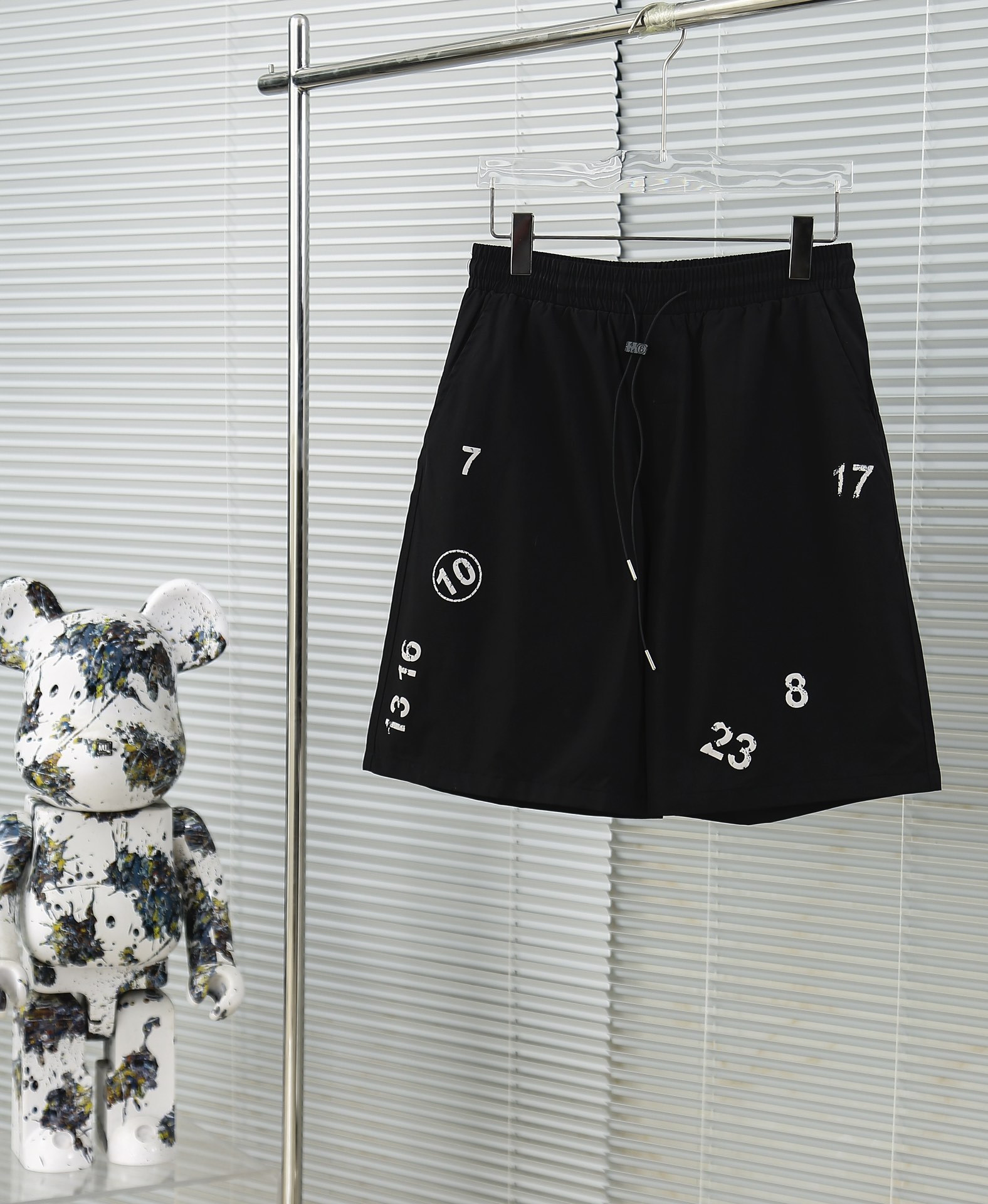 MJ Designer Shorts Madison Margiela MM6 24SS makes old print irregular shorts, code number SMLXl - 图片 1