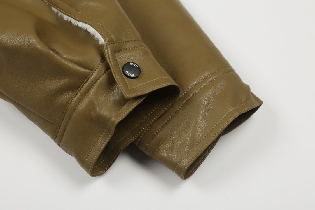 MJ Designer 24: Miu Fake Leather Jackets with Embroidery Logo and Rabbit Hair - 图片 7