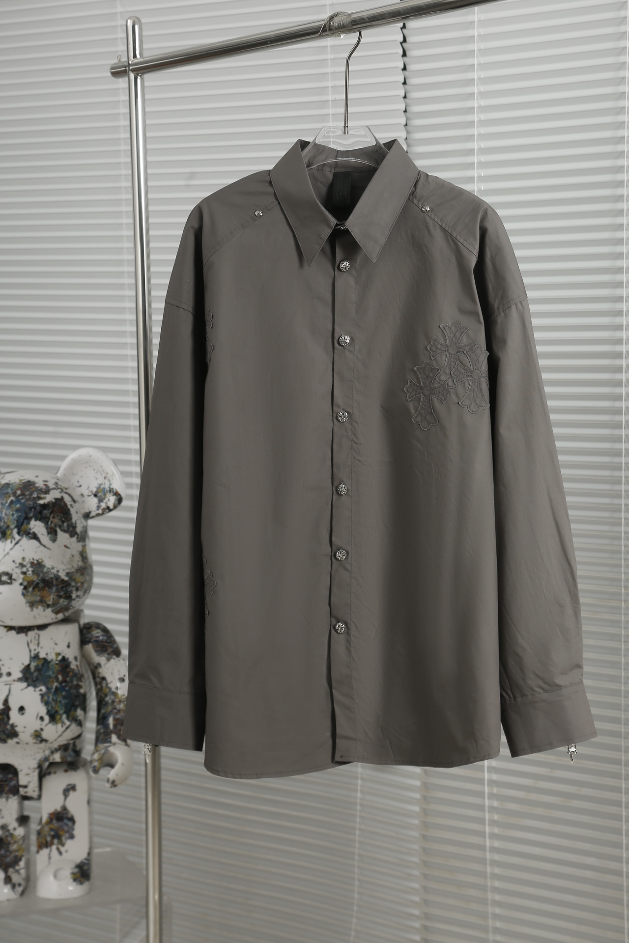 Fashion Alert: Mj Designer’s New Spring/Summer Shirts with Unique Details and Quality Buttons - 图片 1