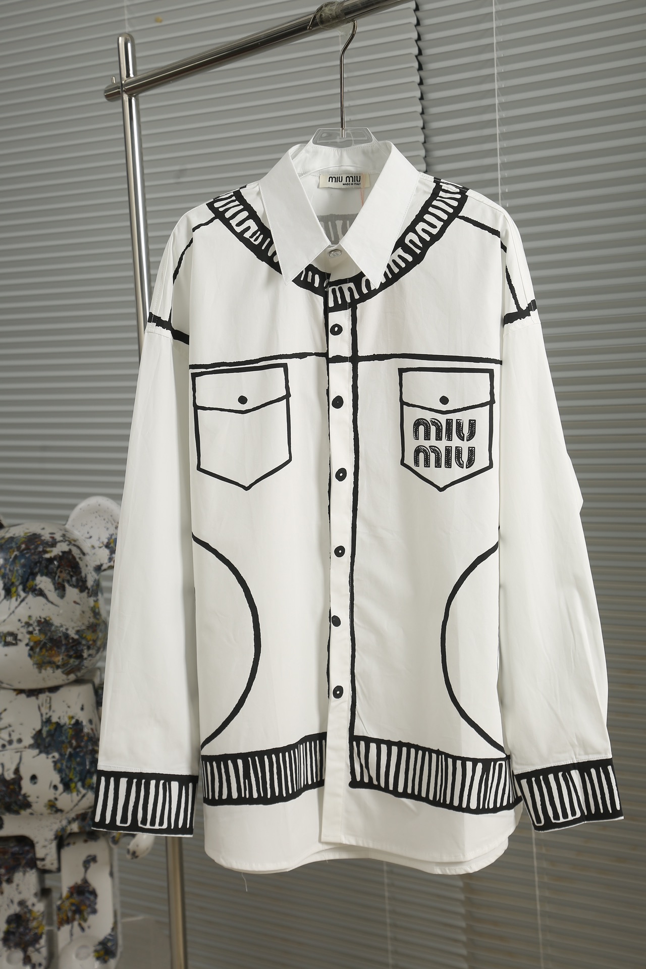 New Miu Miu Summer Collection: 25 Shirts, 50 Coats, Exclusive Custom Buttons - 图片 1