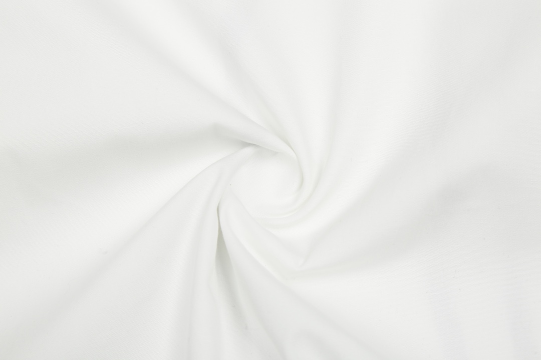 New Miu Miu Summer Collection: 25 Shirts, 50 Coats, Exclusive Custom Buttons - 图片 8