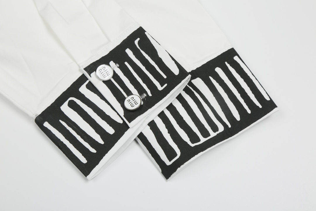 New Miu Miu Summer Collection: 25 Shirts, 50 Coats, Exclusive Custom Buttons - 图片 7