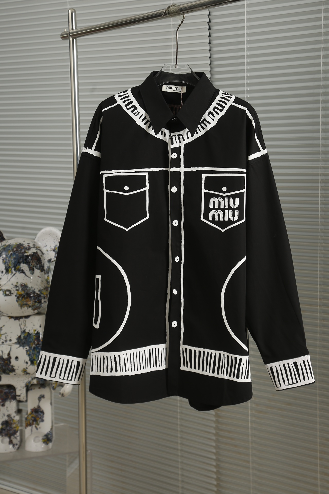 New Summer Collection: Miu Miu Designer Shirts, Silk Coats, and Custom Buttons - 图片 2