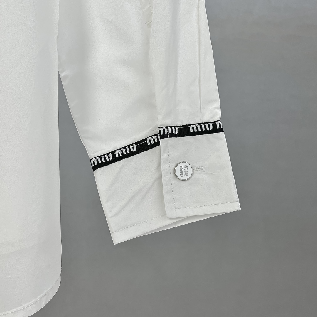 2025 MiuMiu Spring/Summer Collection: Silk Shirts with Tailored Hardware Logo - 图片 3