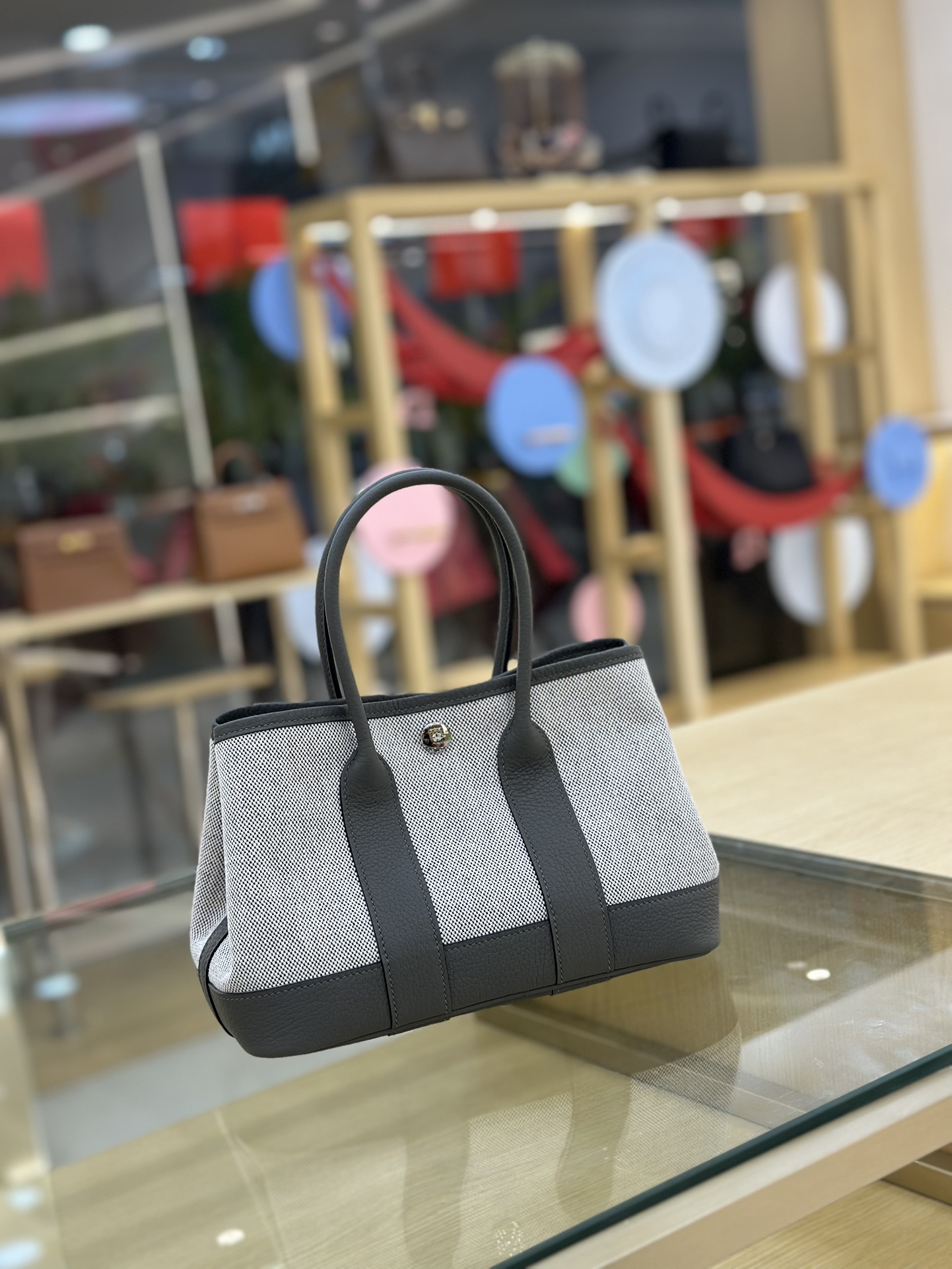 NO:698292,mini Gardenarty garden bag cumulus rain gray original cloth with imported leather wax thread hand sewing original mold opening super cute size 23*16*10, Hermes, hermes, Hermes,19860909mini Gardenarty花园包积云雨灰 原版布配进口皮 蜡线手缝 原版开模 超可爱 size23*16*10,爱马仕,hermes,Hermes,,Bag