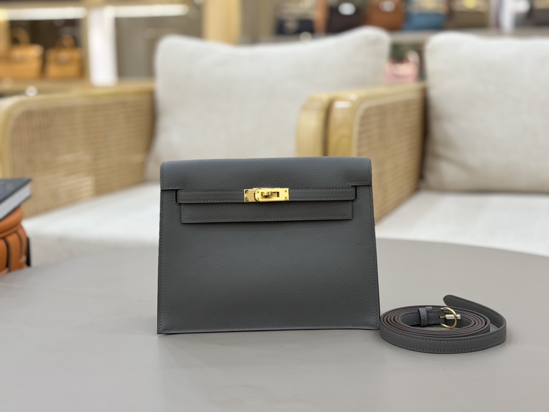 NO:700232,kelly danse. all handmade Ev leather dance bag 22cm cumulus rain gray gold buckle fully handmade advanced exclusive customization purely handmade hand nailing, original leather, all steel hardware, Hermes, Hermes, Hermes,19860909kelly danse. all handmade Ev皮 跳舞包22cm 积云雨灰金扣 全手工高级专属定制 纯手工手打钉,原厂皮,全钢五金,爱马仕,hermes,Hermes,,Bag