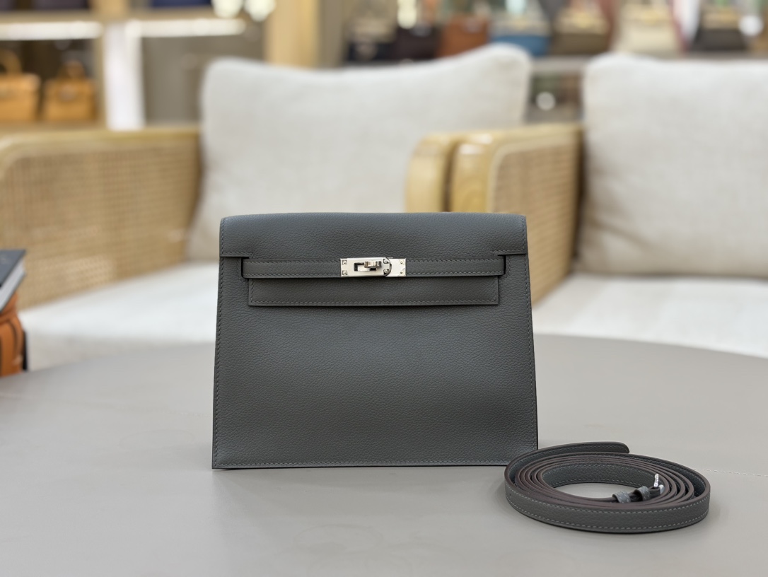 NO:700234,kelly danse. all handmade Ev leather dance bag 22cm cumulus gray silver buckle fully handmade advanced exclusive customization pure handmade nails, original leather, all steel hardware, Hermes, hermes, Hermes,19860909kelly danse. all handmade Ev皮 跳舞包22cm 积云雨灰银扣 全手工高级专属定制 纯手工手打钉,原厂皮,全钢五金,爱马仕,hermes,Hermes,,Bag