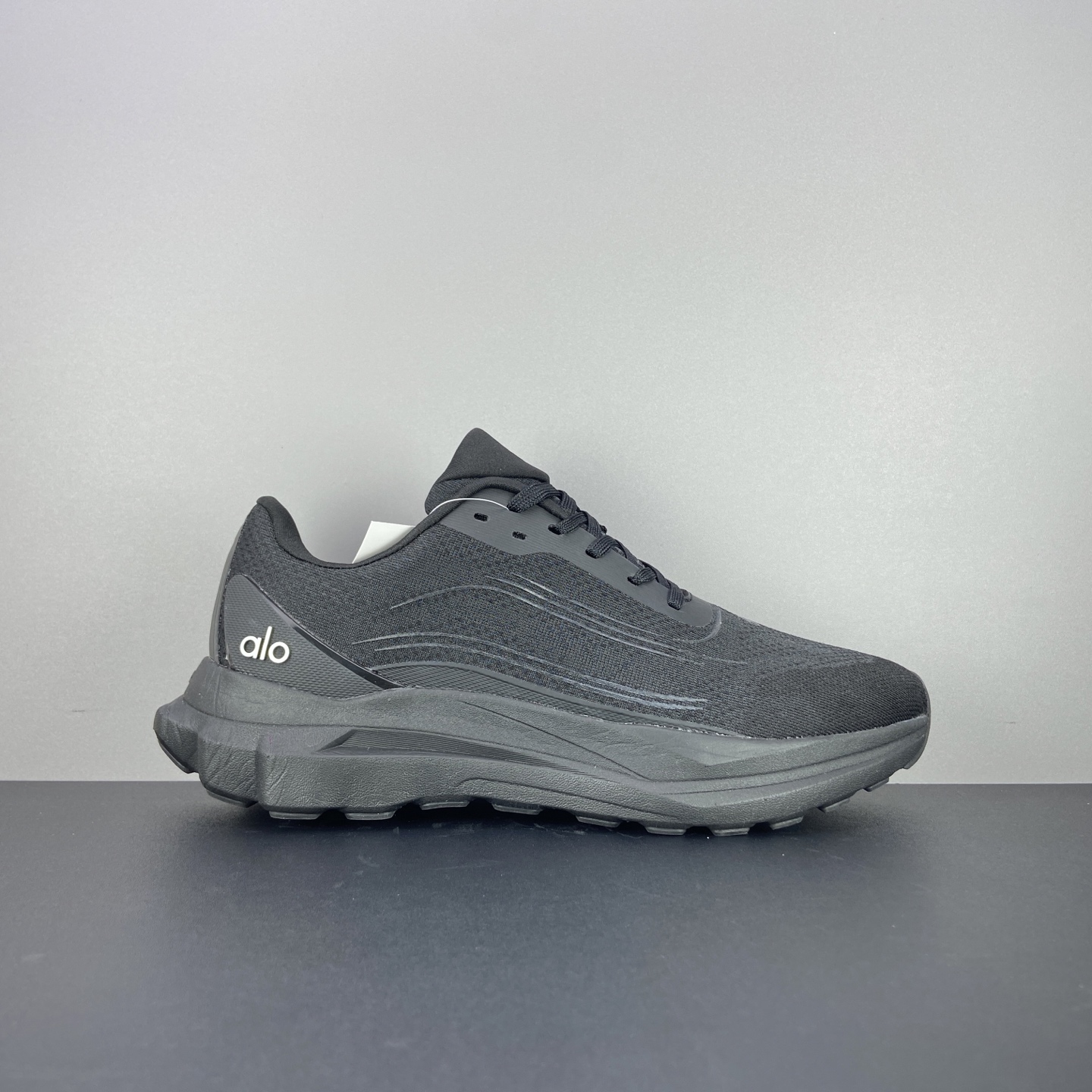 NO:756407,Real price alo 25ss black summer new thick-soled casual RUNNER sports running shoes thick-soled but not heavy on the foot at all. Thick-soled is comfortable and very light. The overall classic color matching and contrasting design of the shoe is matched with the delicate leather texture of the upper. The upper material is original molding technology mesh. Outsole IP foam super clear material/backing rubber anti-slip. Size 36-45,19860909实价 alo 25ss 黑色 夏季新款 厚底 休闲 RUNNER 运动跑步鞋 厚底款但是上脚一点都不沉重 厚底舒适非常轻便 鞋子整体经典的拼色撞色设计搭配鞋面细腻的真皮纹路肌理感 鞋面材质原版开模工艺网面 大底IP发泡超清料/底片橡胶防滑 尺码36-45,,Men's shoes