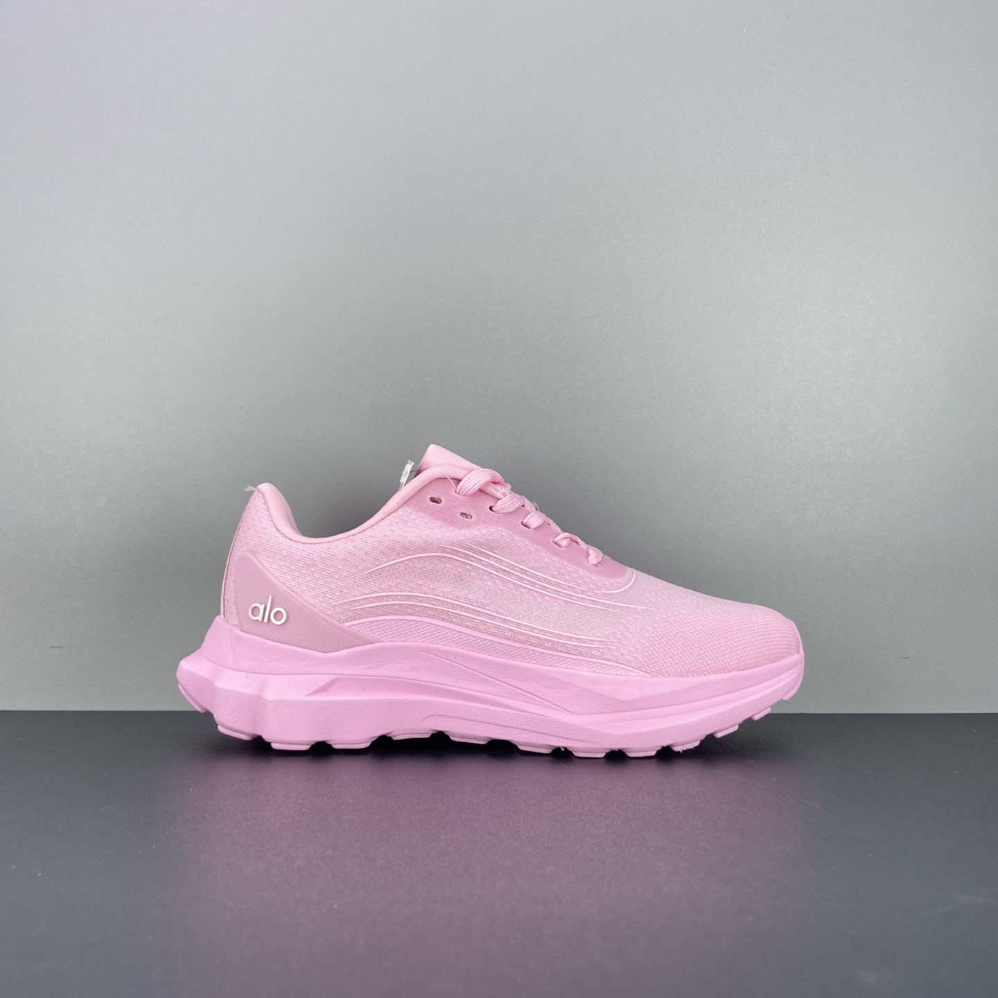 NO:756404,Real price alo 25ss pink summer new thick-soled casual RUNNER sports running shoes thick-soled but not heavy on the foot at all. Thick-soled is comfortable and very light. The overall classic color matching and contrasting design of the shoe is matched with the delicate leather texture of the upper. The upper material is original molding technology mesh. Outsole IP foam super clear material/backsheet rubber anti-slip. Size 36-40,19860909实价 alo 25ss 粉色 夏季新款 厚底 休闲 RUNNER 运动跑步鞋 厚底款但是上脚一点都不沉重 厚底舒适非常轻便 鞋子整体经典的拼色撞色设计搭配鞋面细腻的真皮纹路肌理感 鞋面材质原版开模工艺网面 大底IP发泡超清料/底片橡胶防滑 尺码36-40,,Men's shoes