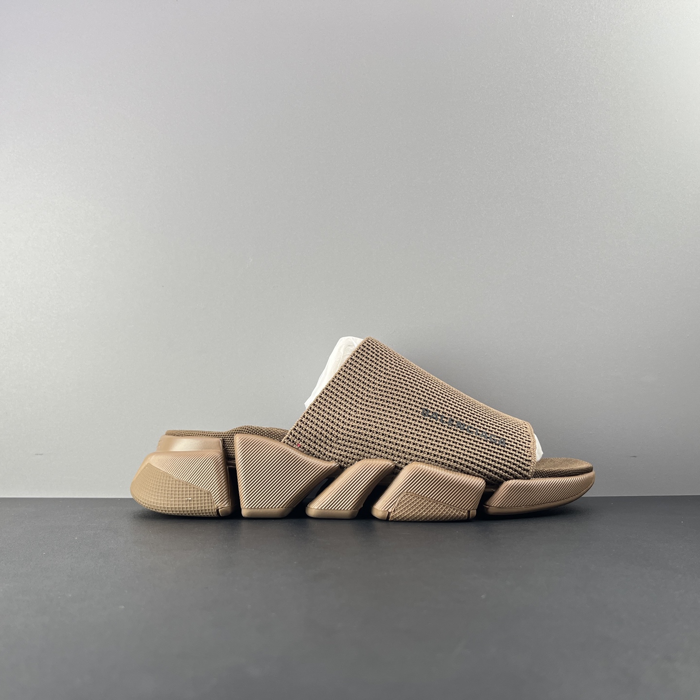 NO:930314,Actual price BALENCIAGA Slippers Upgraded version Brown Speed ​​2.0 version brand new socks shoes slippers Original goods, definitely not currency The upper is the original fly knitted one-piece molding technology, seamless The sole is composed of five pieces of midsole, the rebound and feel are particularly good. There is absolutely no need for the ordinary rubber soles in the market and the relief on the soles!  Code number 36 37 38 39 40 41 42 43 44 45 46,,balenciaga,balenciaga,slippers,socks19860909实价 BALENCIAGA巴黎世家 拖鞋 升级版 咖色 Speed 2.0 版本全新袜子鞋拖鞋 原厂货 绝非通货 鞋面是原版飞织一体成型技术 无缝 鞋底五块中底组成回弹与较感都特别好 绝对不用市场普通橡胶鞋底 鞋底的浮雕！ 码数36 37 38 39 40 41 42 43 44 45 46,,balenciaga,balenciaga,slippers,socks,Men's shoes