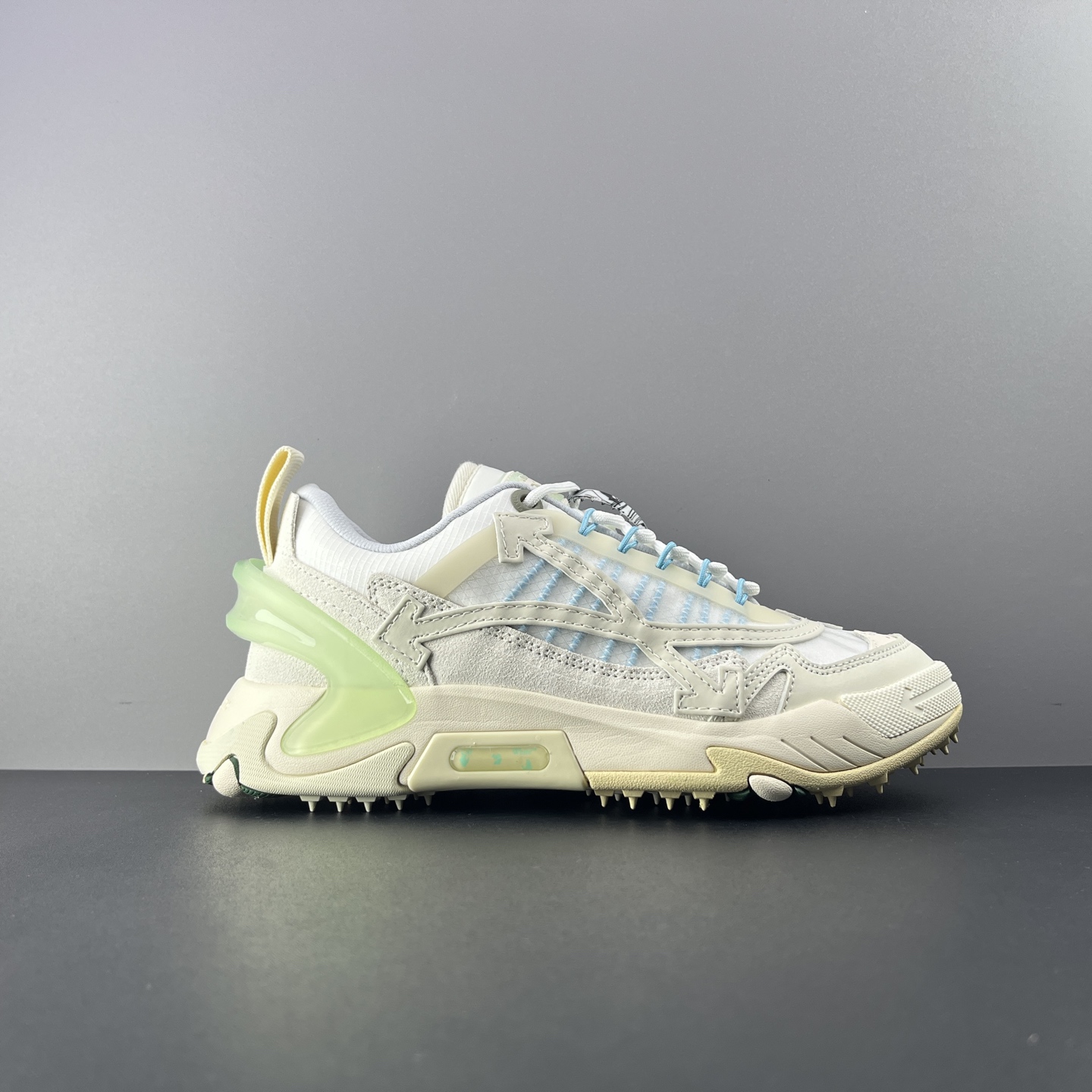NO:930295,Real price OFF-WHITE ODSY - #Composed of 5 layers of new abrasive outsole - The currency version uses an integrated knee-length, which not only saves cost but also does not provide any comfort #Using high-end white craft box, the shoe box not only has a three-dimensional sense but also has the atmosphere of luxury goods - The currency version uses ordinary green and the material is also non-contrastive in all aspects #The upper is made of top-layer leather - The currency version uses space materials  #The inside of the shoe is made of sponge filling and various components. The inside of the currency version basically does not fit. The heel area around the shoe is made of TPU material. The currency version is made of plastic material. Size number: male and female couple size 36-47. Thick sole: about 4CM. Original box packaging, off white19860909实价 OFF-WHITE ODSY - #全新磨具5层大底组合而成-通货版本用的是一体描膝,不仅成本节约脚感更谈不上任何舒适感 #采用高端的白色工艺盒,鞋盒不仅有立体感而且又有符合到奢品的气息-通货版本用的是普通绿色 材质也各方面也是没有任何的对比性 #鞋面采用的是头层皮料-通货版本用的是太空材料 #鞋子内里由海绵填充物和各种组件贴合而成-通货版本内里基本没有贴合鞋子后跟包围部位用的是TPU材质-通货版本用的是滴塑材质 码数男女情侣款36-47 厚底:约4CM 原盒包装配,,off white,Men's shoes