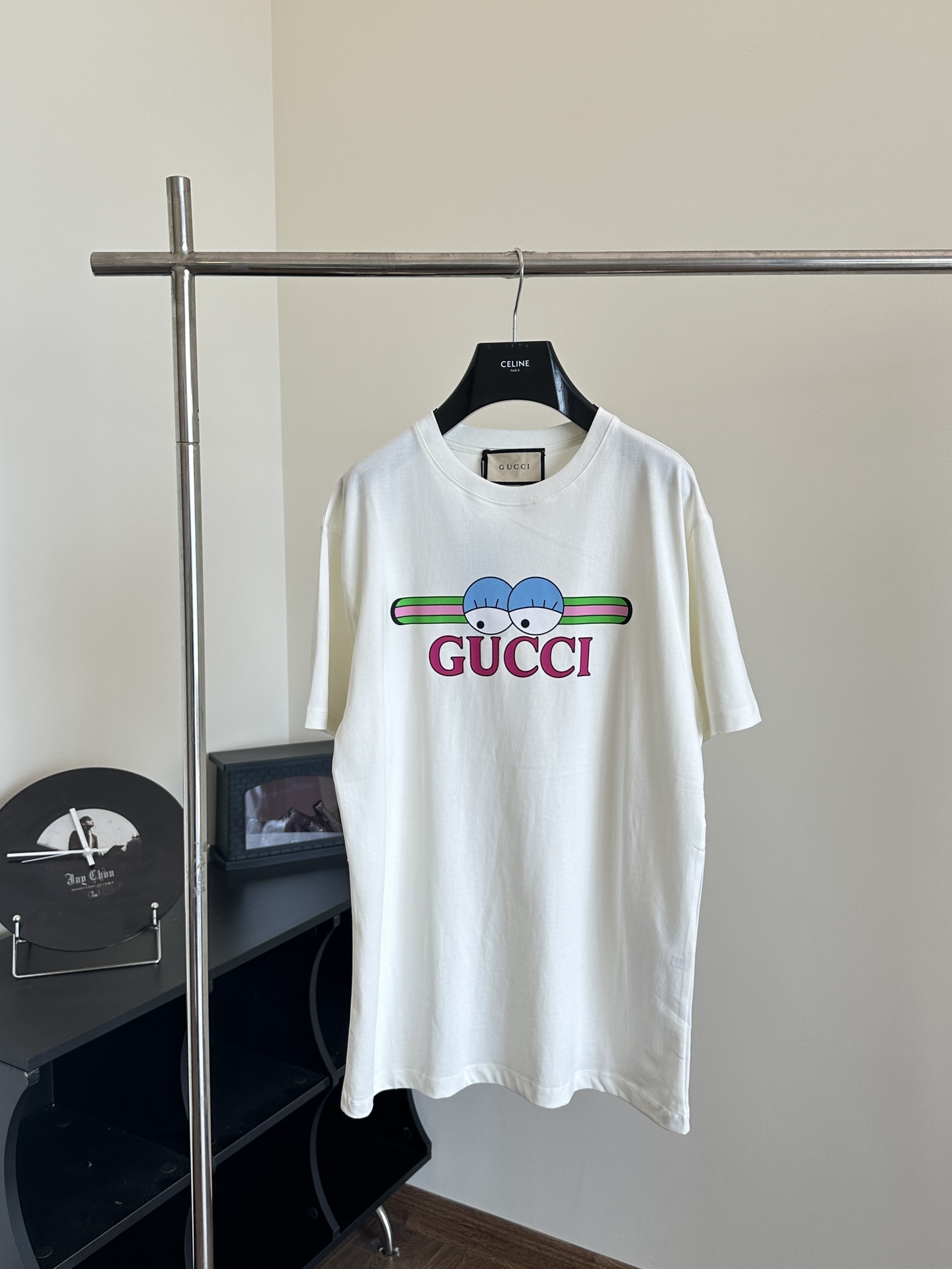 Gucc*/Gucci camiseta de manga corta de algodón de punto con estampado de ojos de la colección 24SS, Tallas: S/M/L, tela…