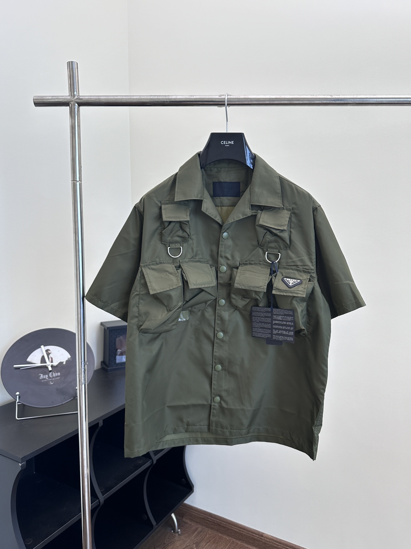 Prad*/PRADA camiseta de manga corta de estilo militar funcional 24SS, tallas S/M/L/XL, confeccionada en el icónico nail…